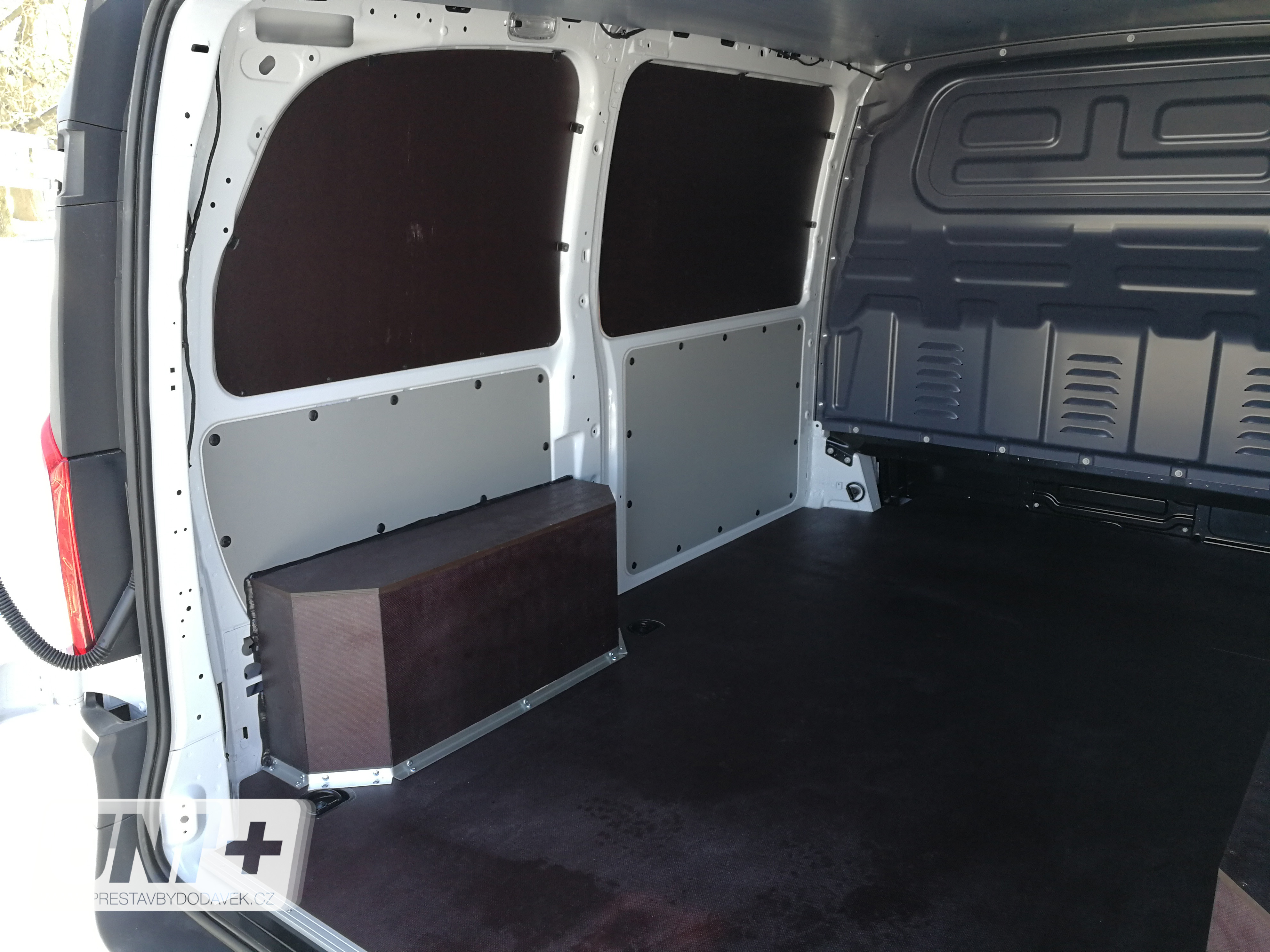 Obložení horních dílů bočních stěn - překližka 4 mm Mercedes-Benz Vito (L1)