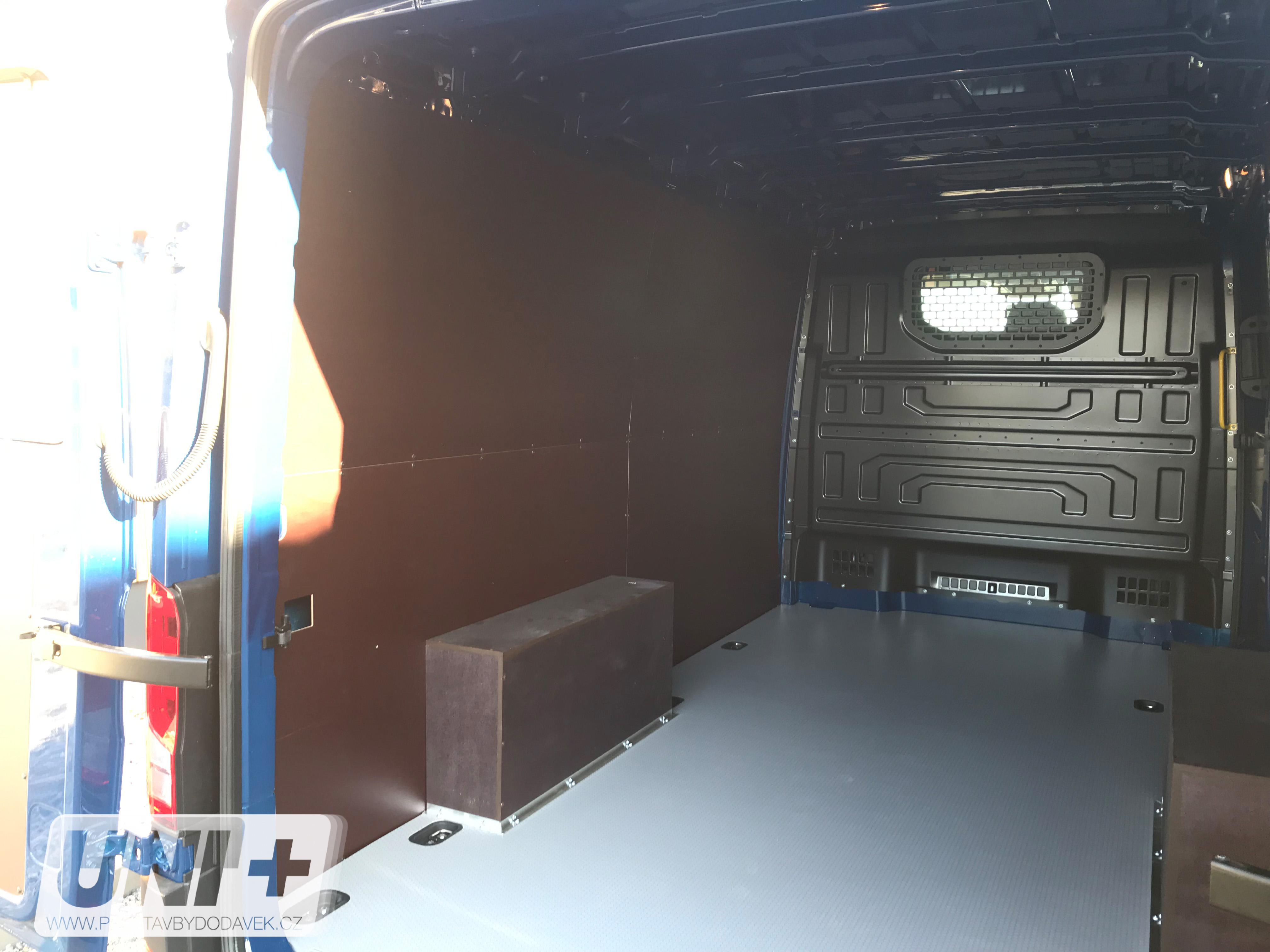 Obložení bočních stěn - překližka 4 mm Volkswagen Crafter / MAN TGE (L3H2)