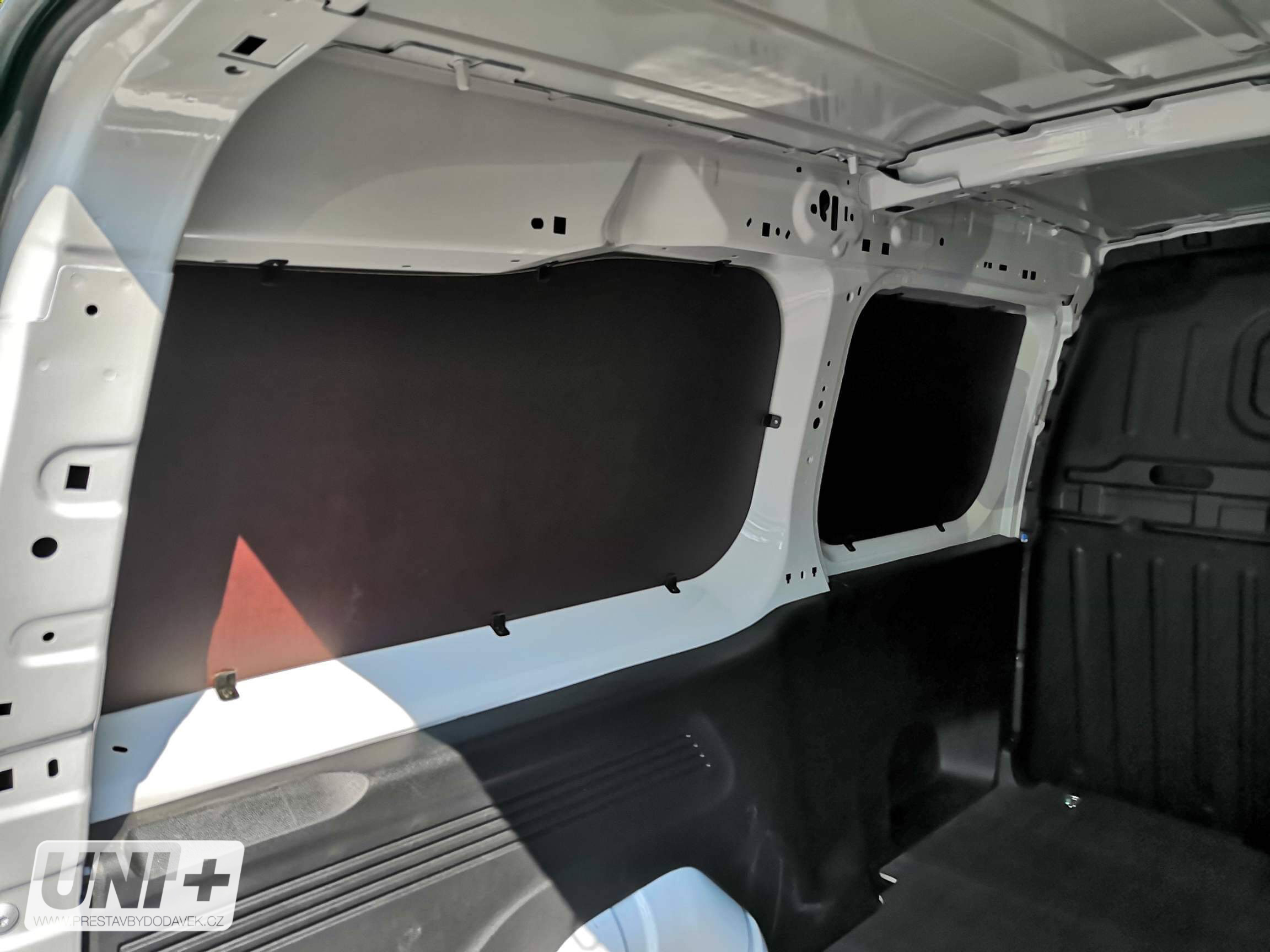 Obložení bočních stěn - překližka 4 mm Citroen Berlingo, Peugeot Partner, Opel Combo E | L2