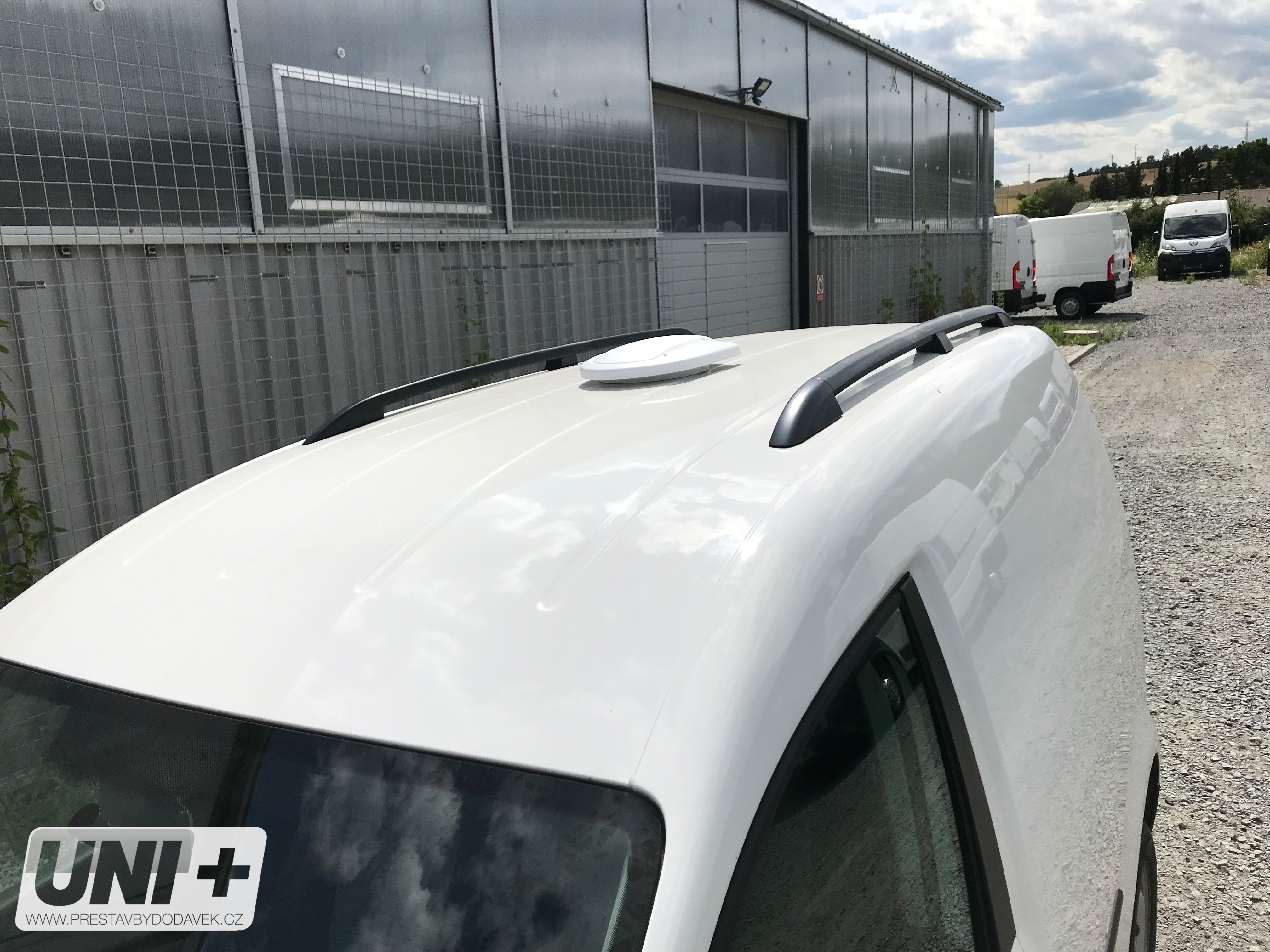Střešní ventilátor 12V bílá barva