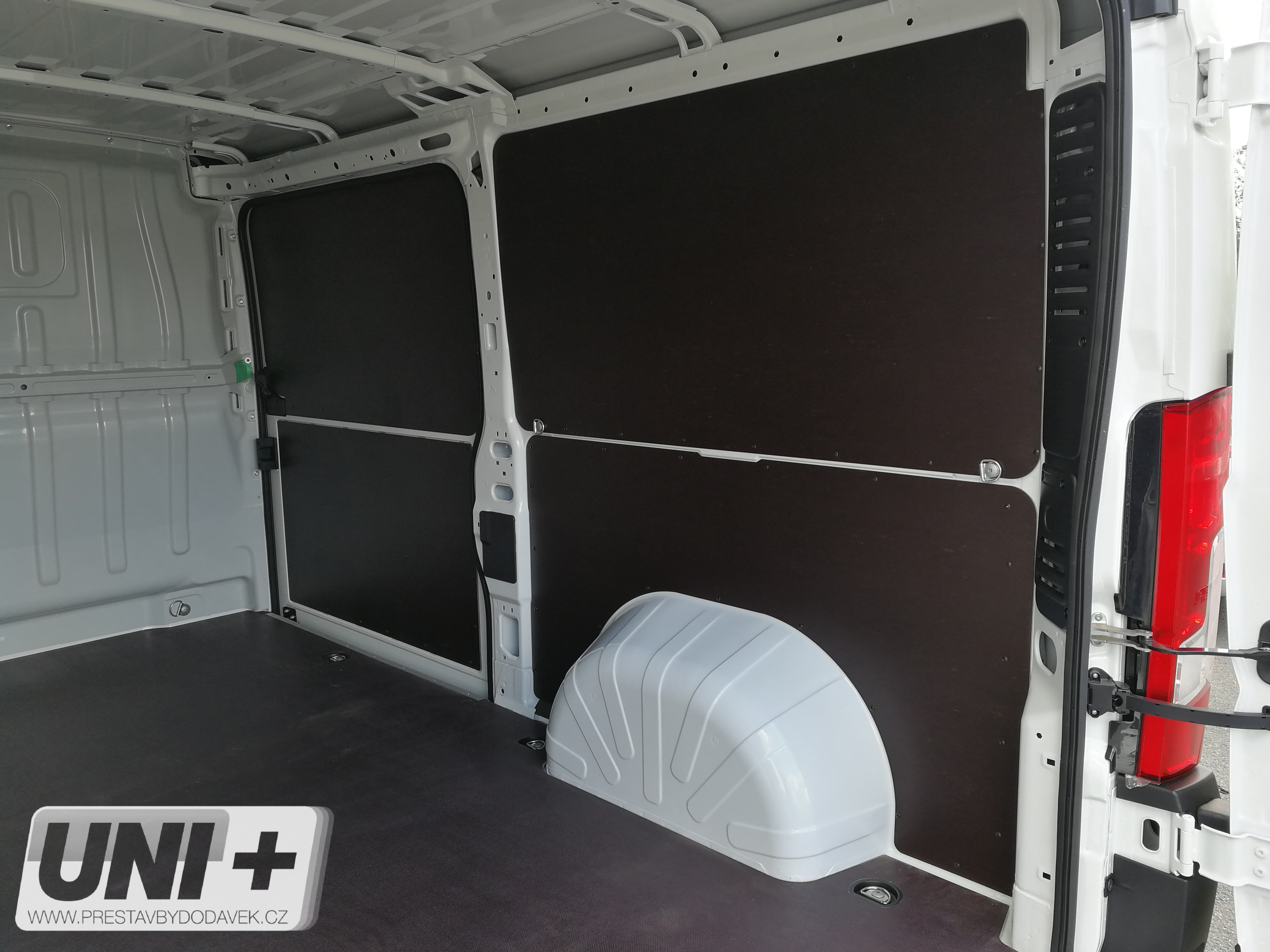 Obložení bočních stěn - překližka 4 mm Citroen Jumper, Peugeot Boxer, Fiat Ducato X250/X290 | L2H1