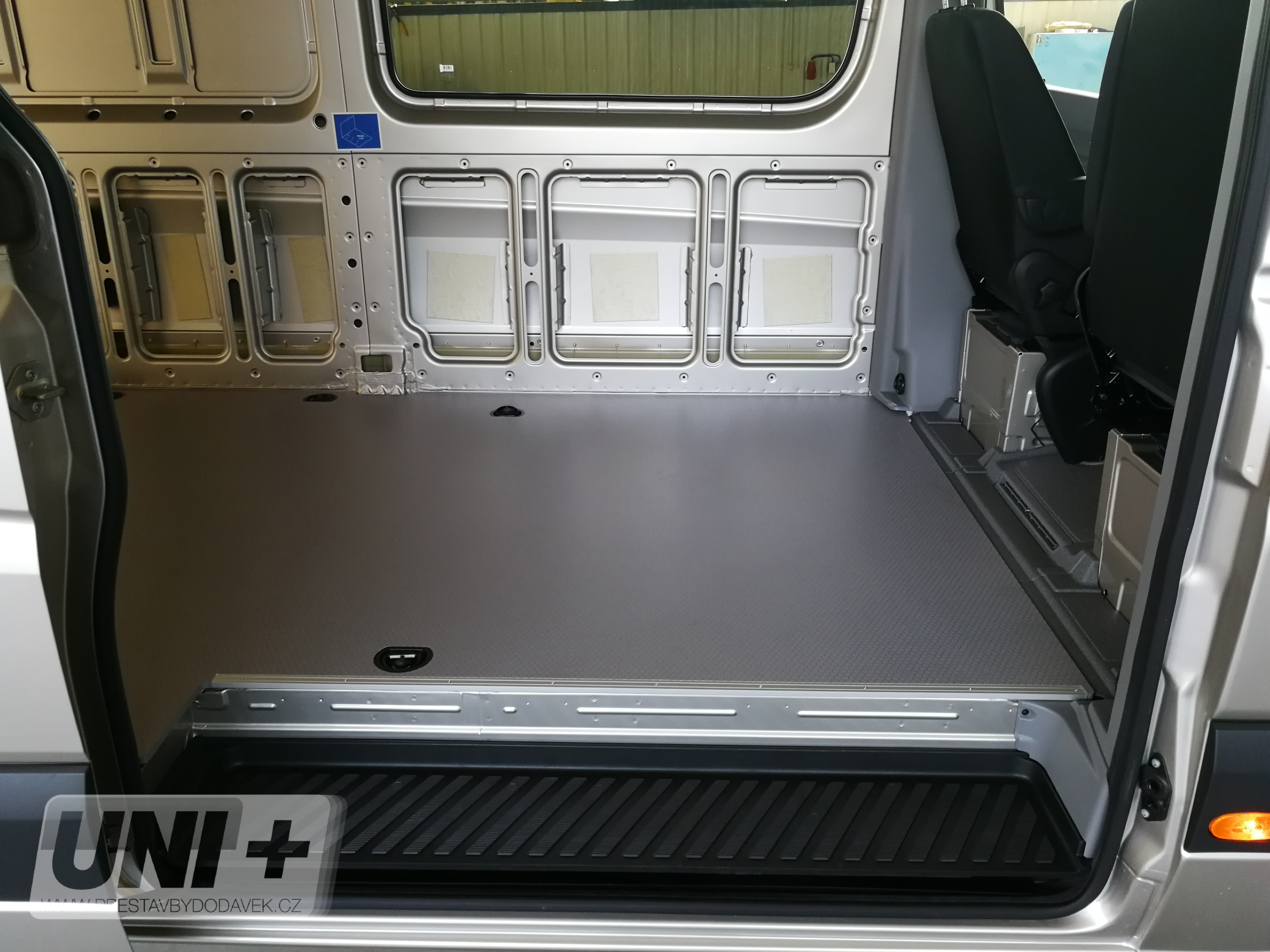 Podlaha - překližka 12 mm HEXA Mercedes-Benz Sprinter / Volkswagen Crafter (L3)