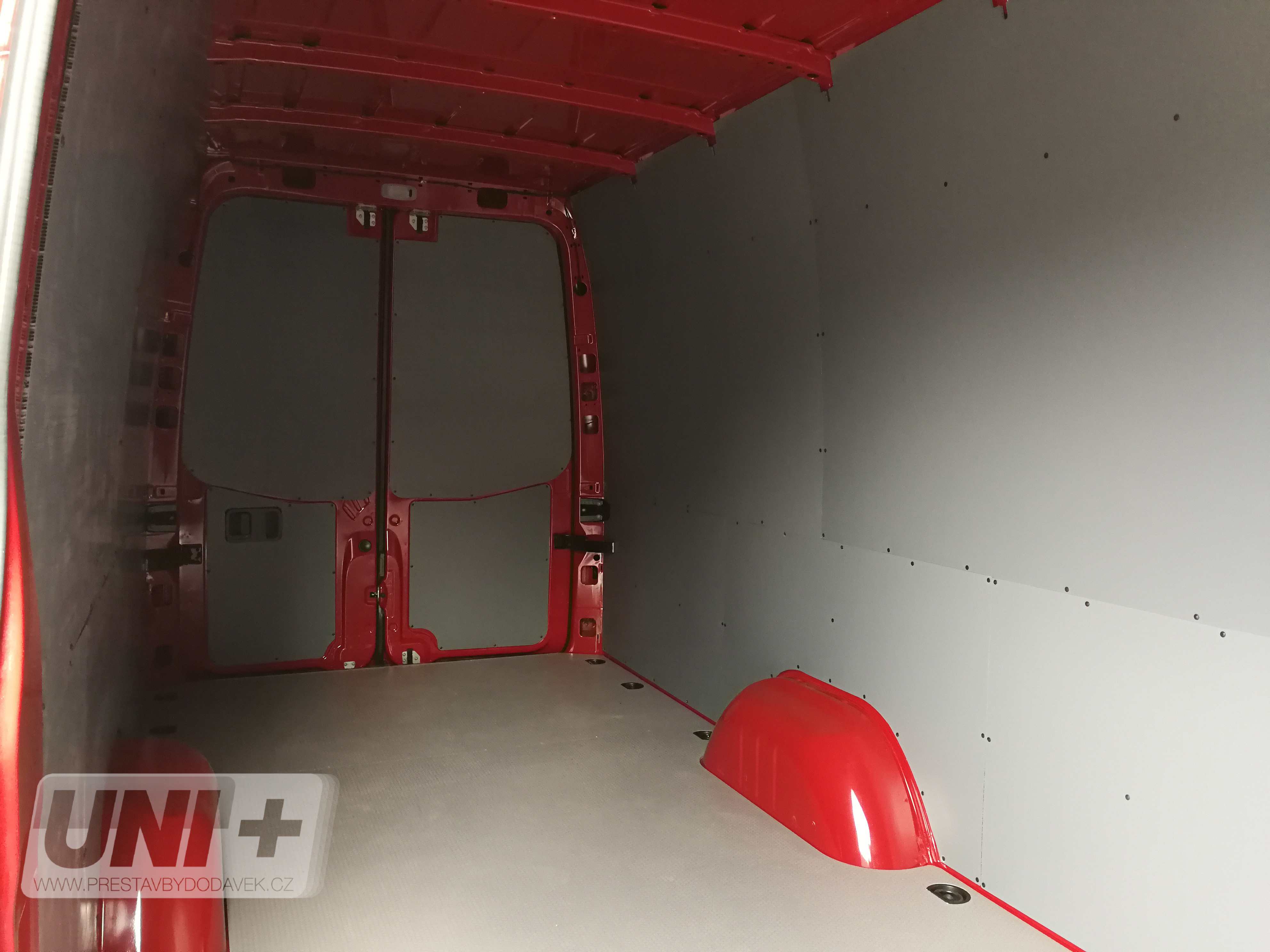 Obložení bočních stěn - plast 5 mm Mercedes-Benz Sprinter / Volkswagen Crafter (L4H2)