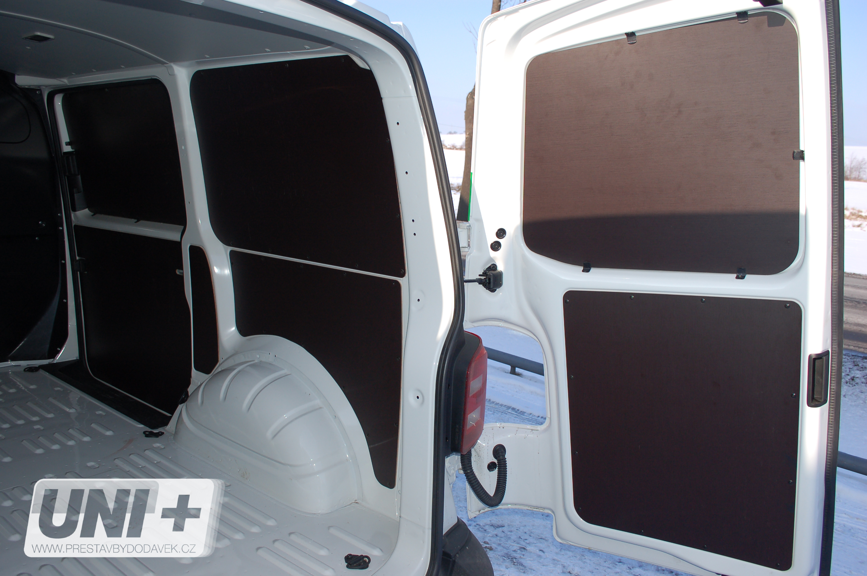 Obložení bočních stěn - překližka 4 mm Volkswagen Transporter T5 / T6 (L1H1)
