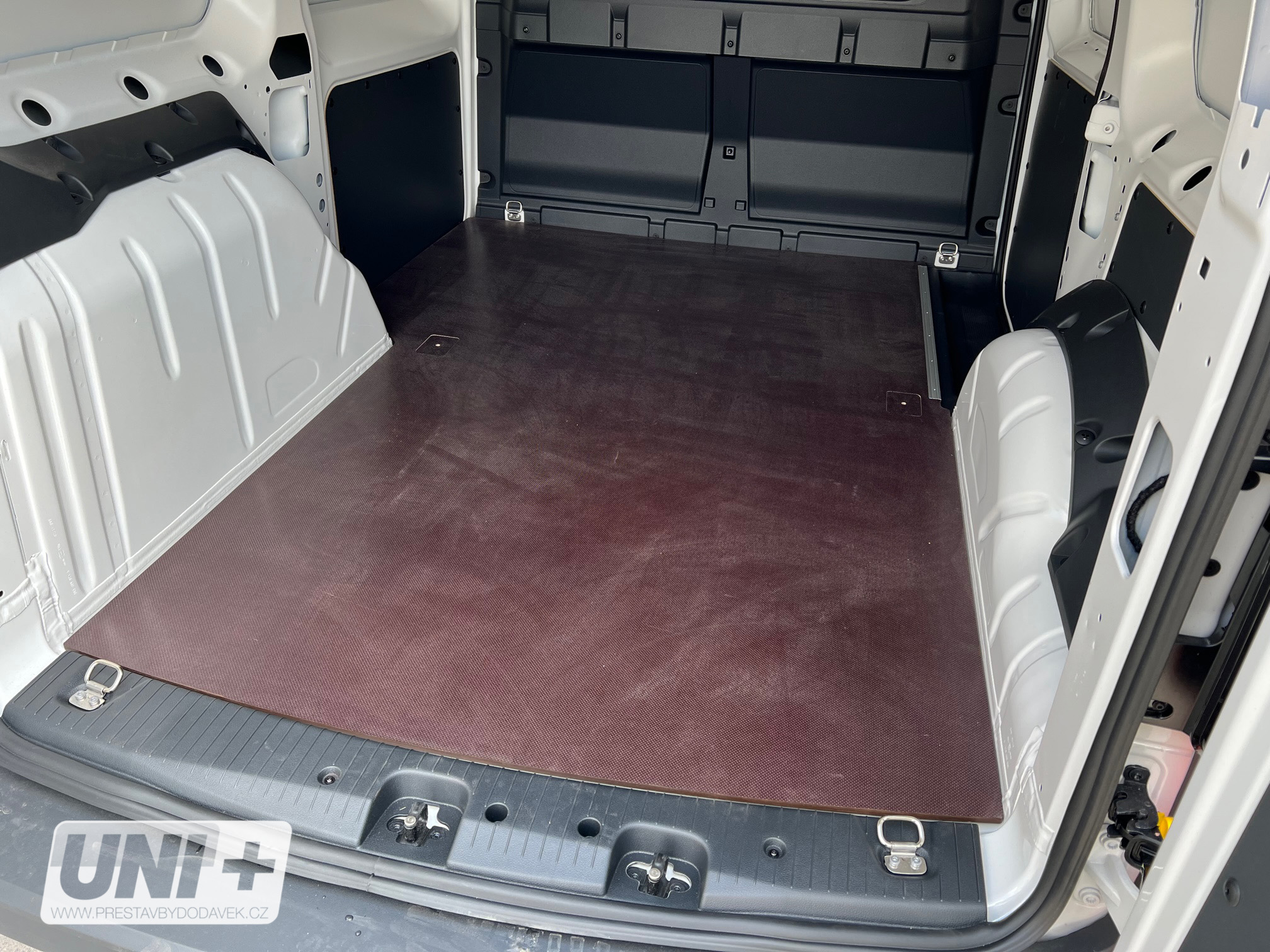 Podlaha - překližka 9 mm Volkswagen Caddy V, Ford Transit Connect III | L2