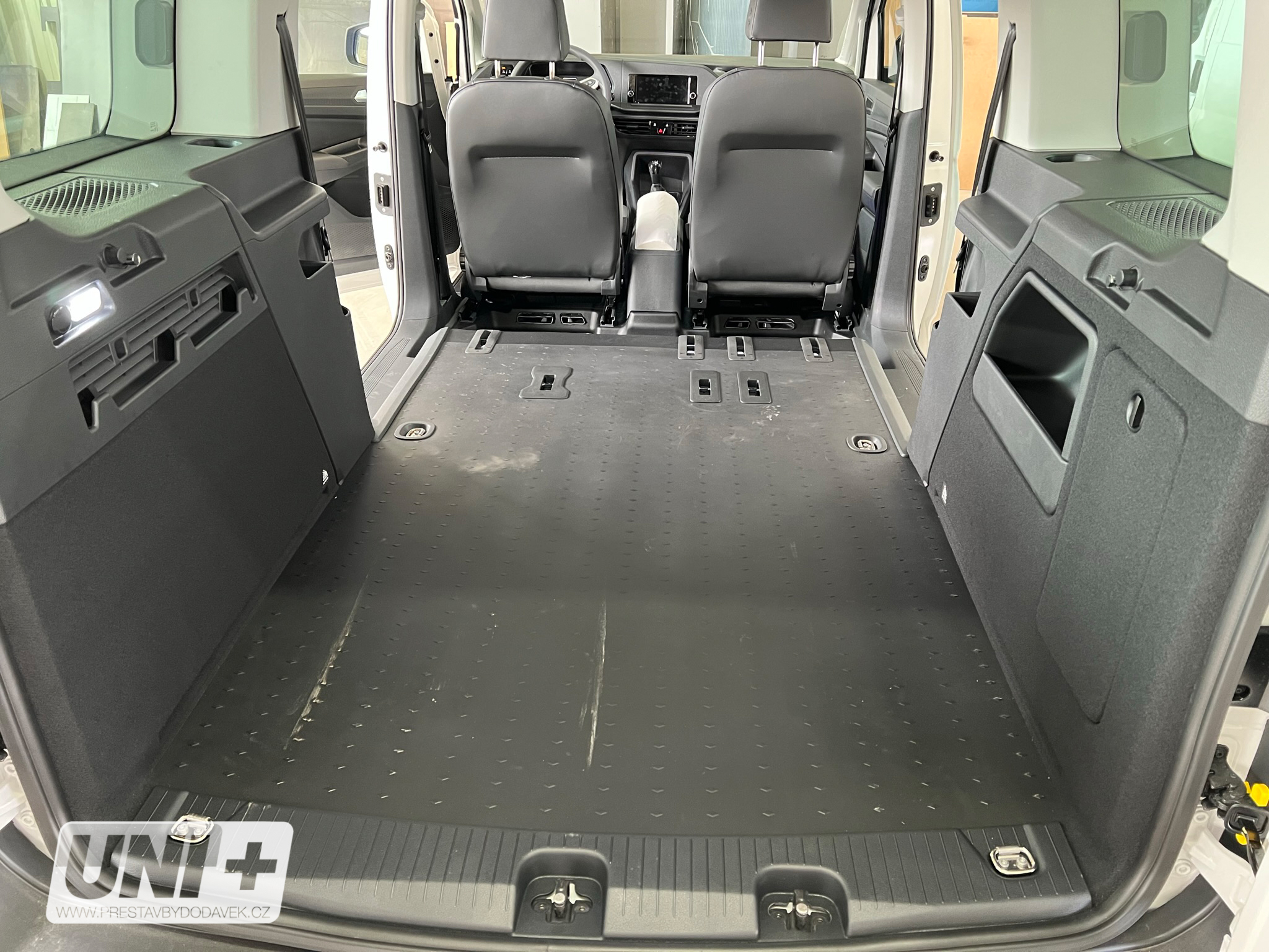 Podlaha - překližka 9 mm Volkswagen Caddy V, Ford Tourneo Connect III | L2
