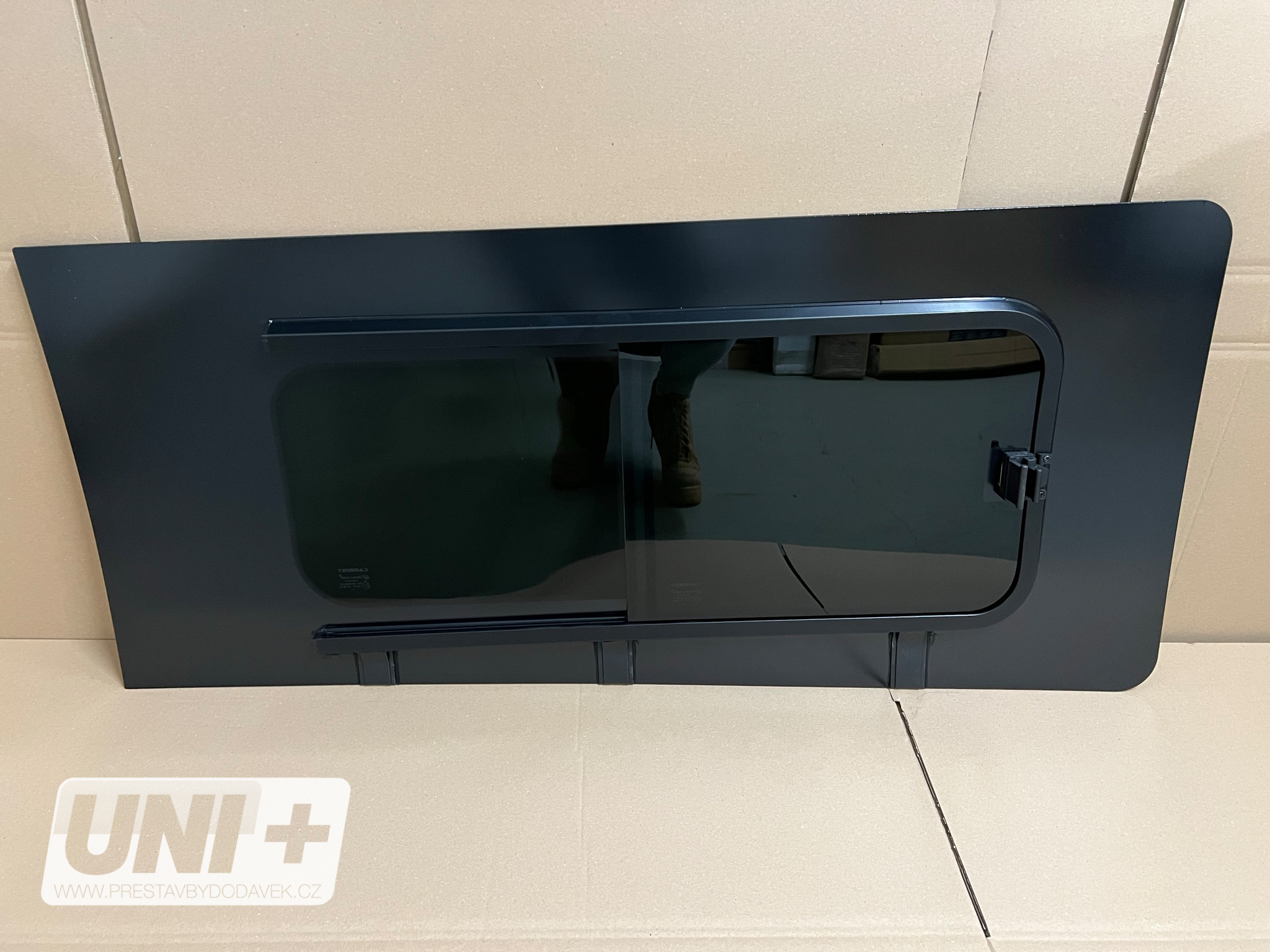 Boční posuvné okno Carbest tónované – Ford Custom V362 | levé