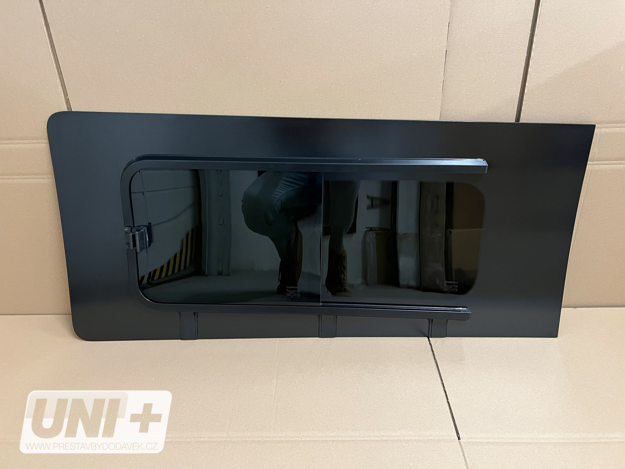 Boční posuvné okno Carbest tónované – Ford Custom V362 | pravé