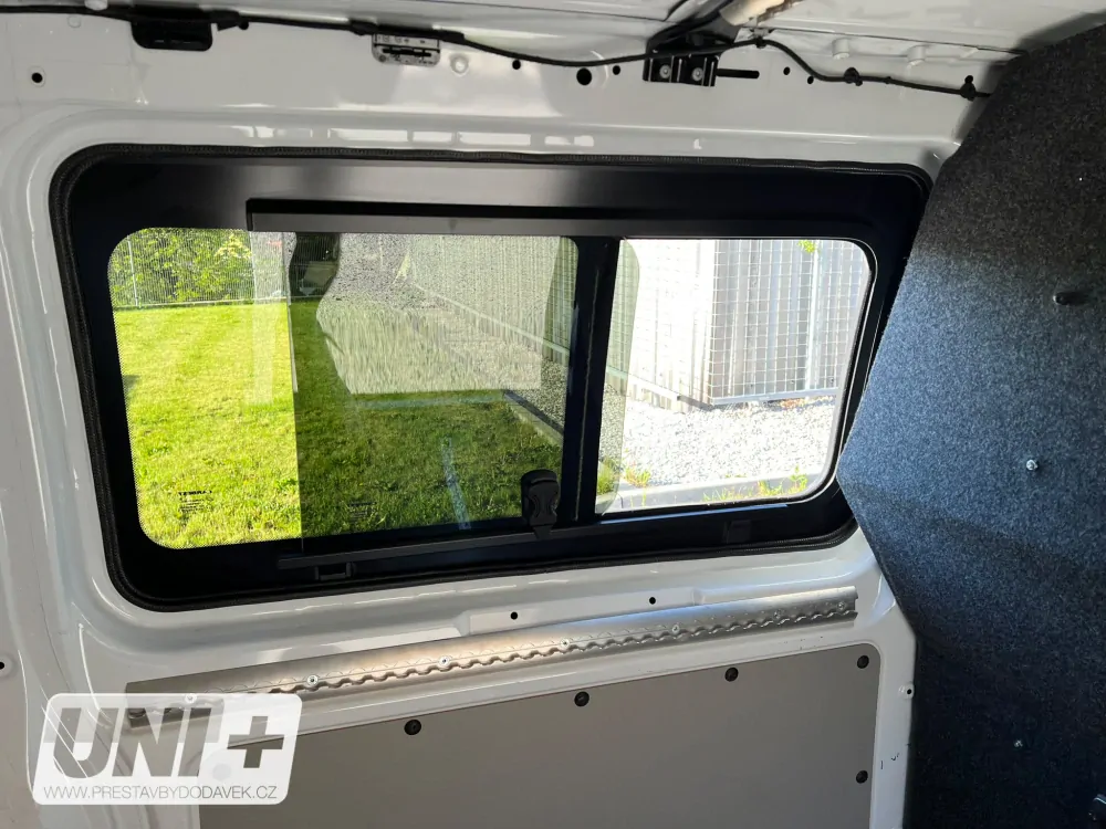 Boční posuvné okno Carbest tónované – Mercedes-Benz Vito | levé