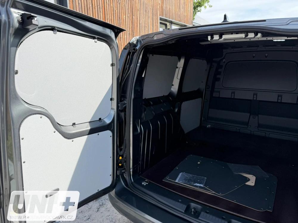 Obložení bočních stěn - polypropylen IP 4 mm Volkswagen Caddy Maxi, Ford Connect | L2
