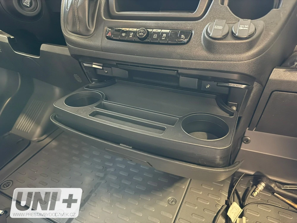 Odkládací plocha s držáky nápojů pro Fiat Ducato