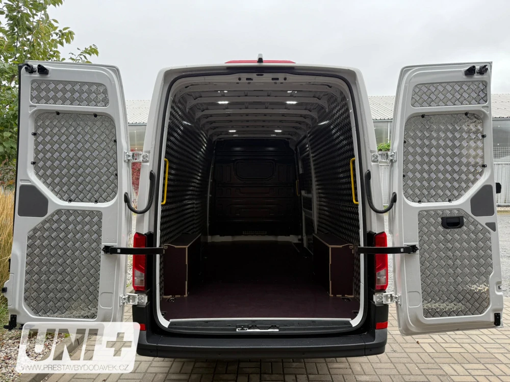 Individuální výroba kovových obkladů nákladového prostoru – perfoplech, slzičkový plech, hliník