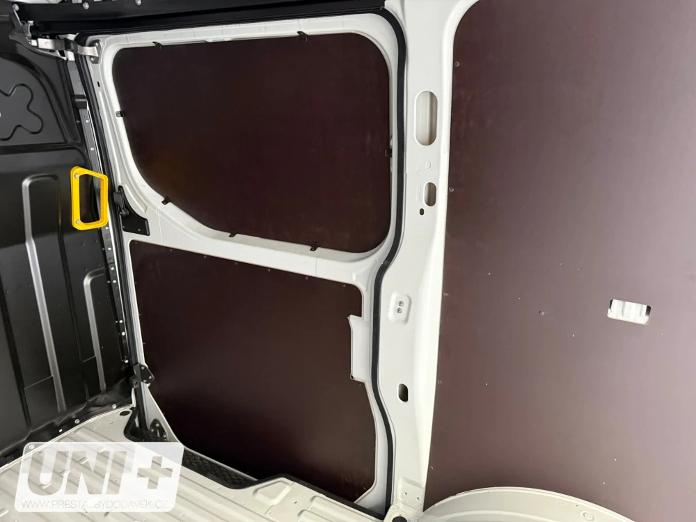 Obložení bočních stěn - překližka 4 mm Iveco Daily (7,3m³)