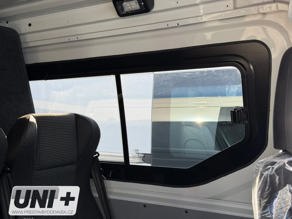 Boční levé posuvné okno | Iveco Daily 7m³-9m³
