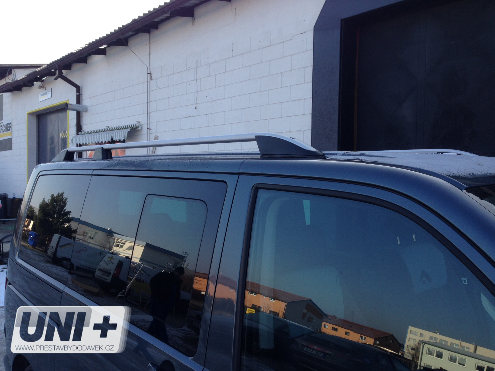Omtec podélné střešní nosiče stříbrné Volkswagen Transporter T5/T6 a T6.1 - dlouhý rozvor