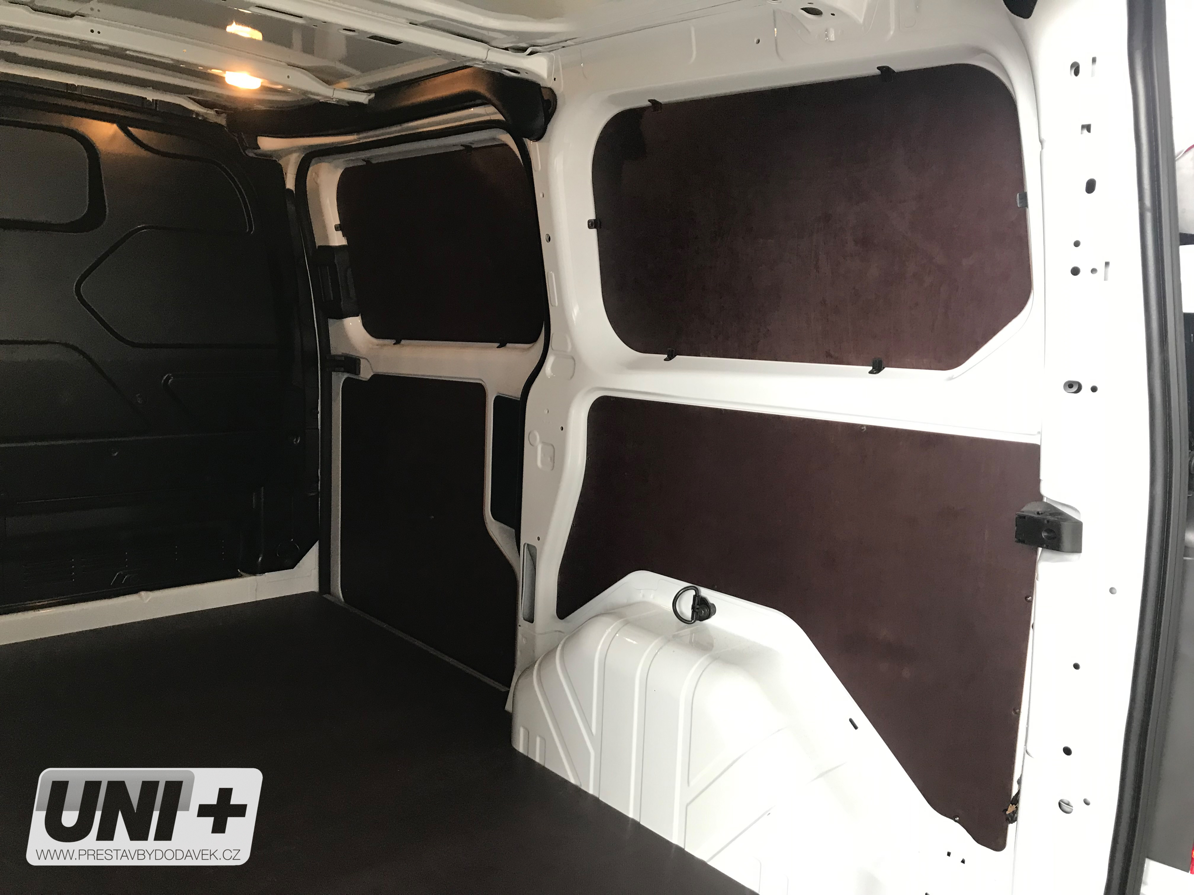 Obložení bočních stěn - překližka 4 mm Ford Transit Custom (L1H1)