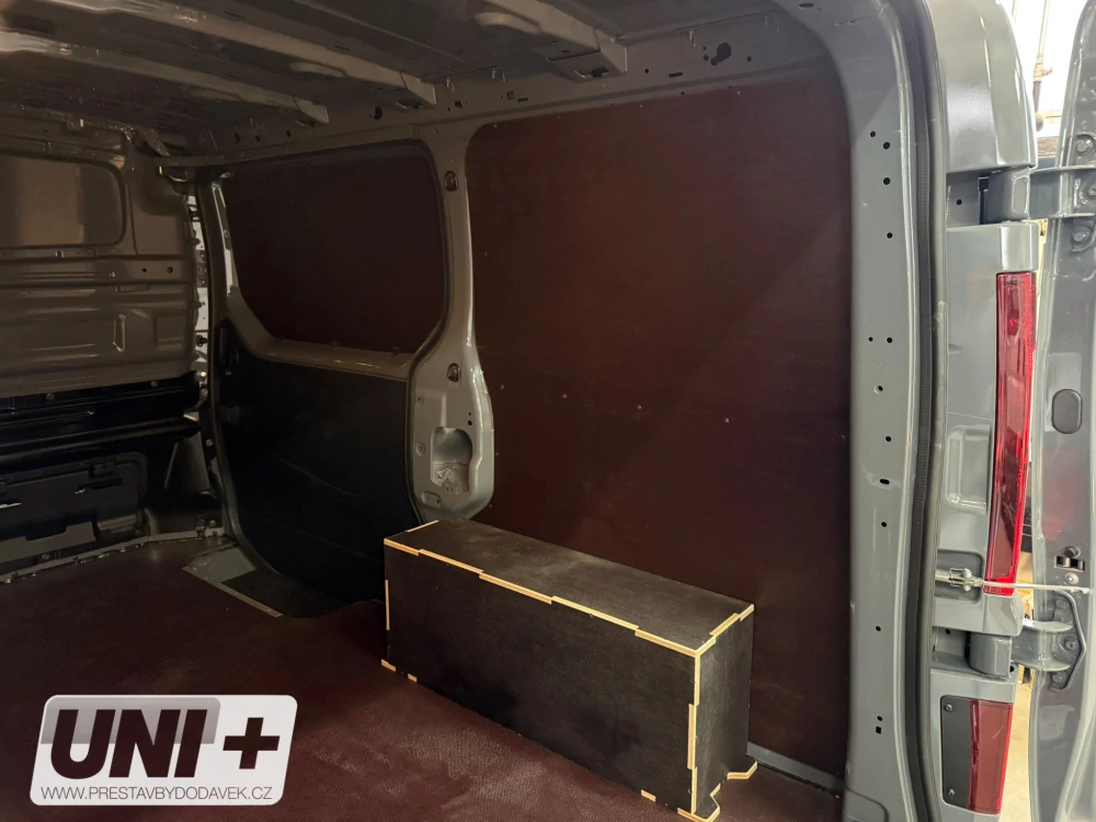 Obložení bočních stěn - překližka 4 mm Renault Trafic X82, Nissan Primastar X82 | L1H1