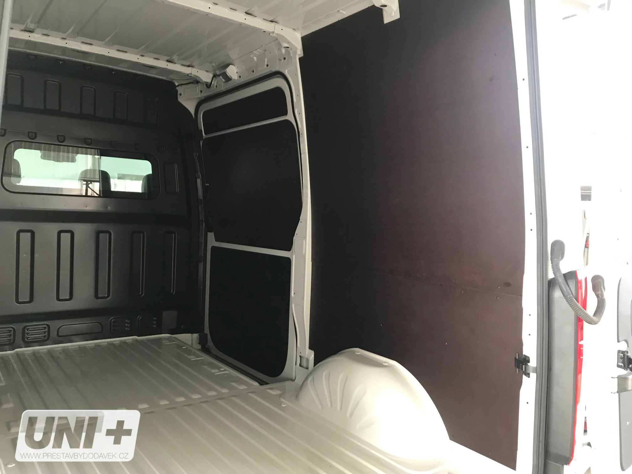Obložení bočních stěn - překližka 6,5 mm Hyundai H350 | L2