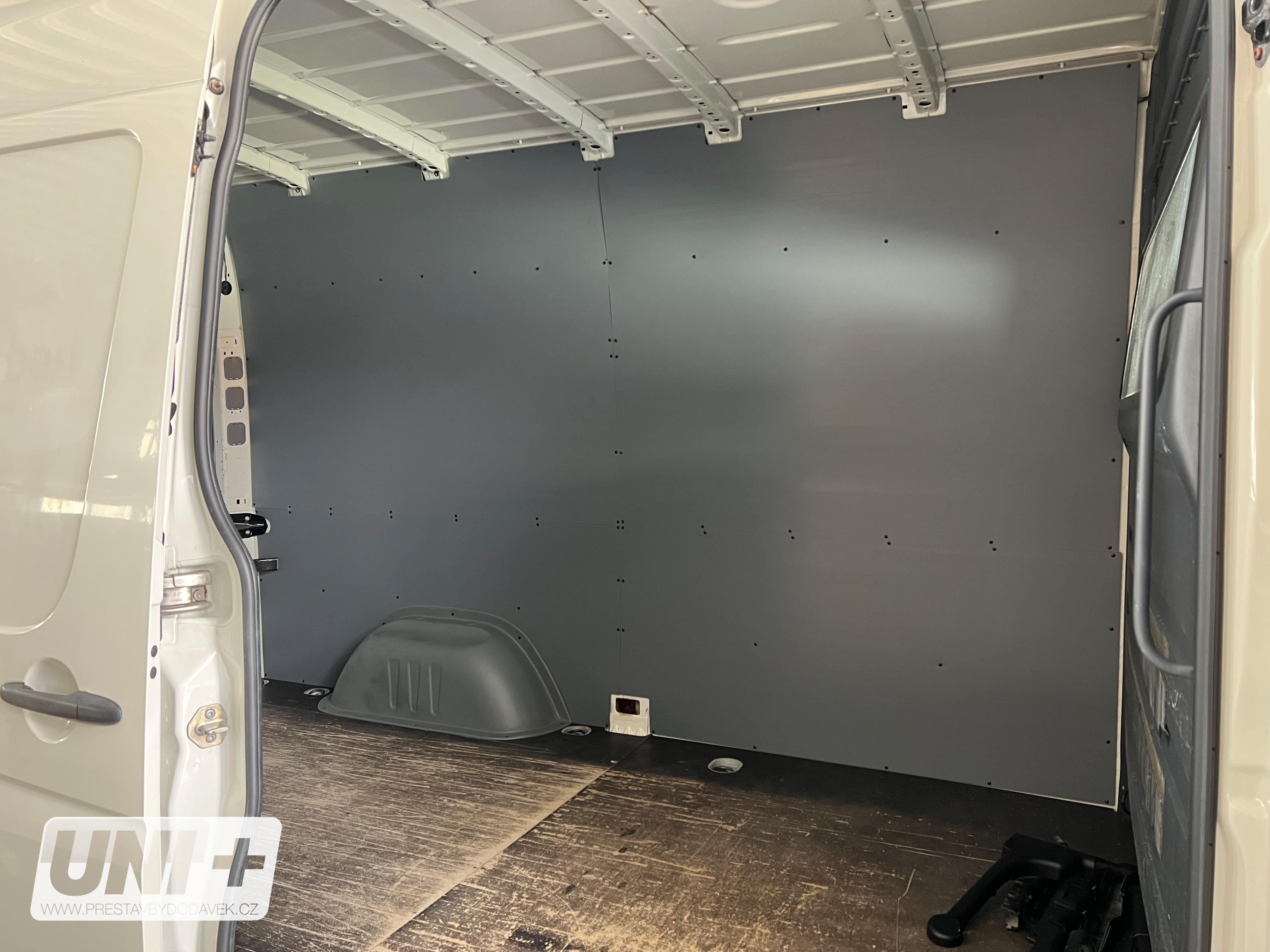 Obložení bočních stěn - polypropylen IP 4 mm Mercedes-Benz Sprinter / Volkswagen Crafter (L2H2)