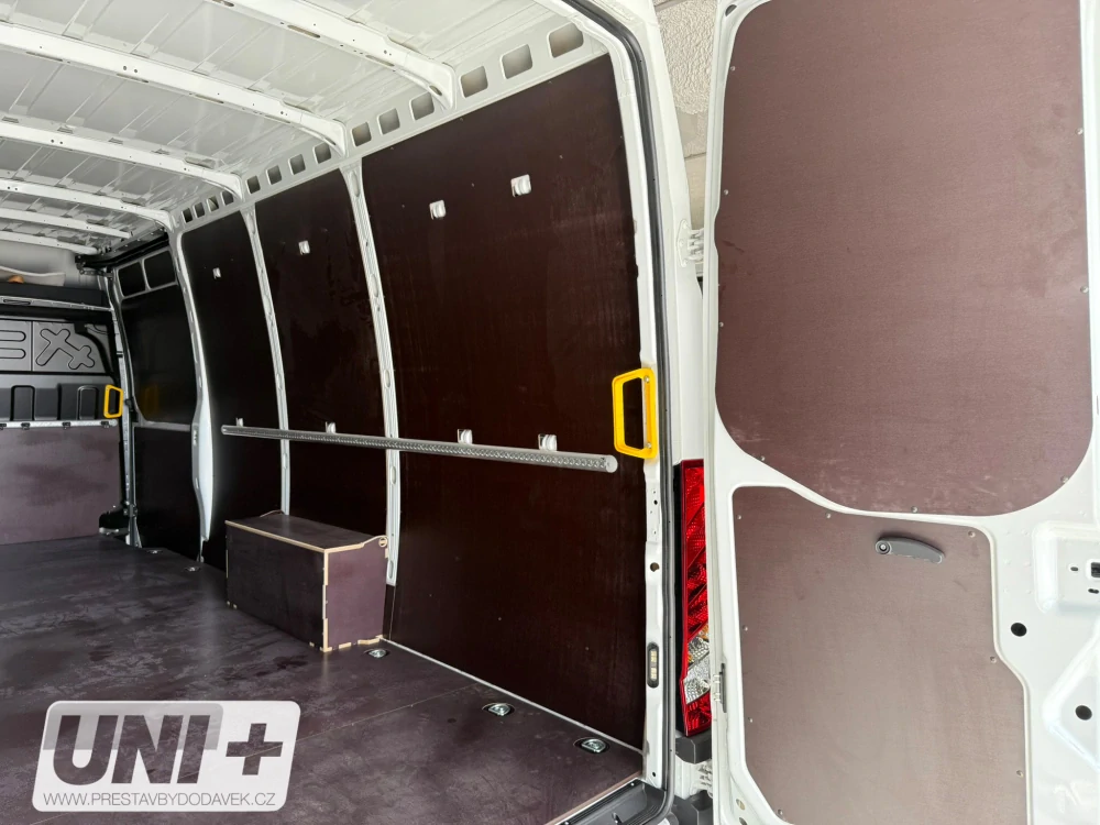 Obložení bočních stěn - překližka 4 mm Iveco Daily (16 m³)