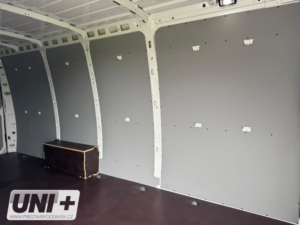 Obložení bočních stěn - polypropylen IP 4 mm Iveco Daily (16 m³)