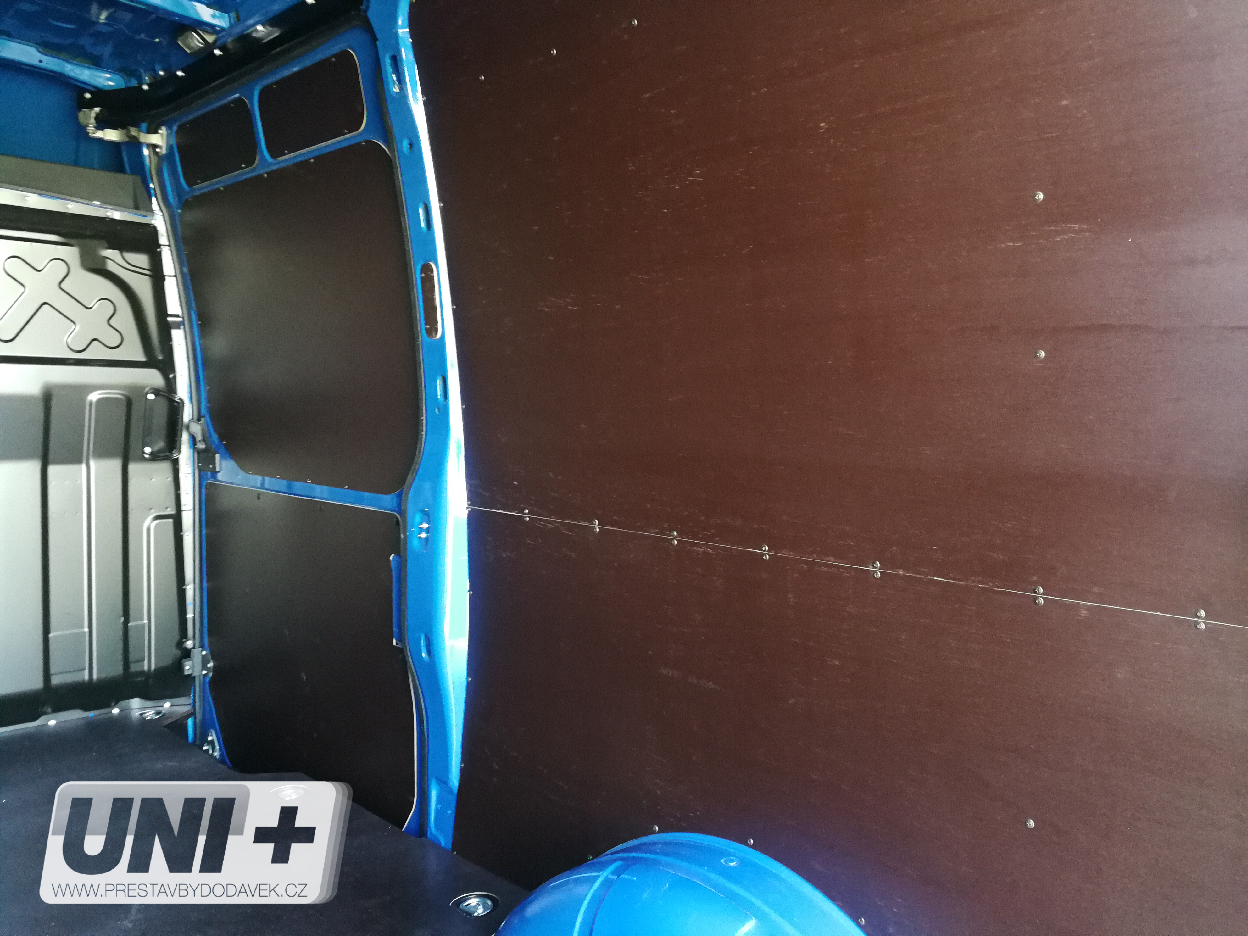 Obložení bočních stěn - překližka 4 mm Iveco Daily (10,8 m³)