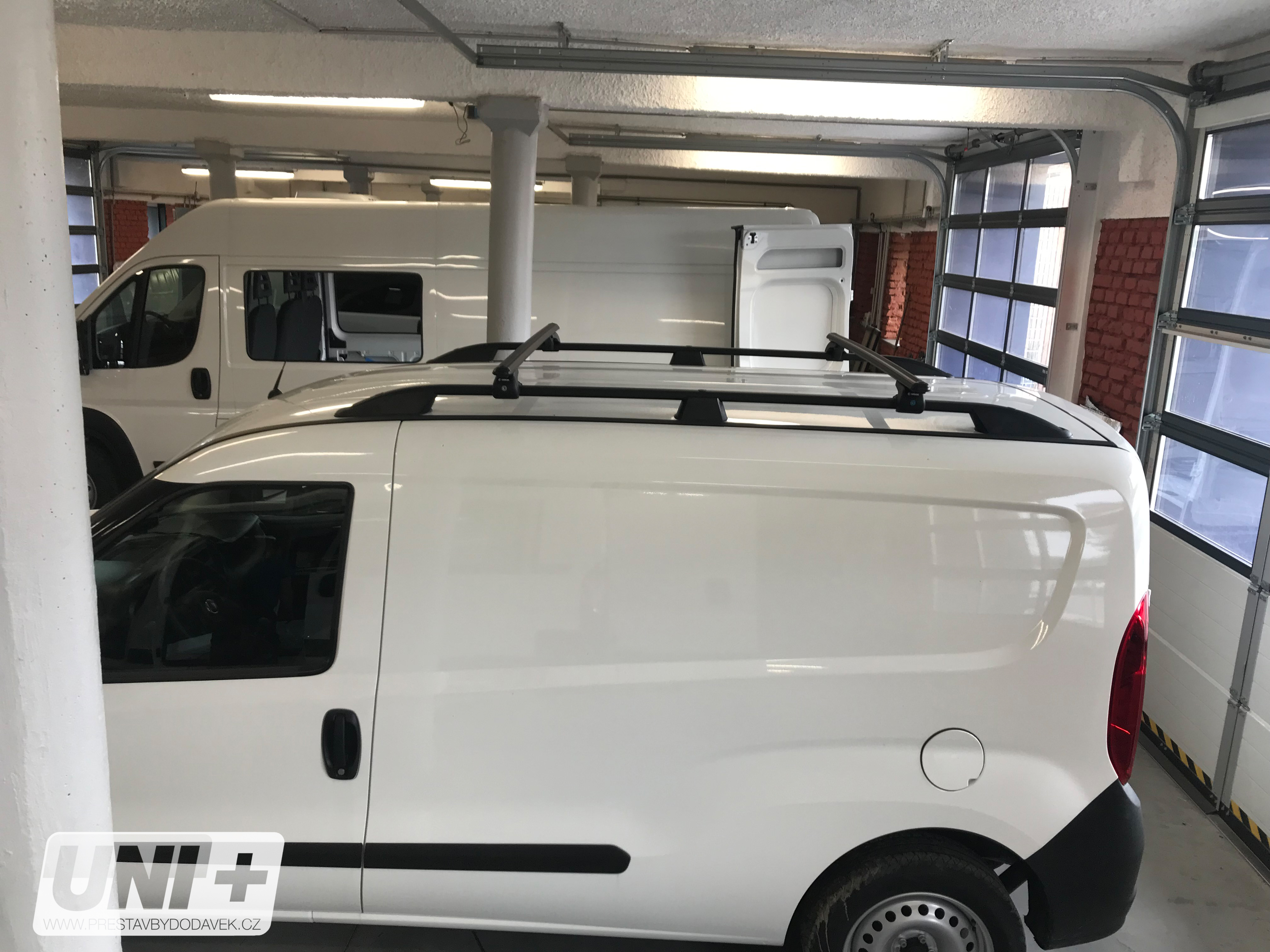 Omtec podélné střešní nosiče černé - Fiat Doblo / Opel Combo (L2 - MAXI)