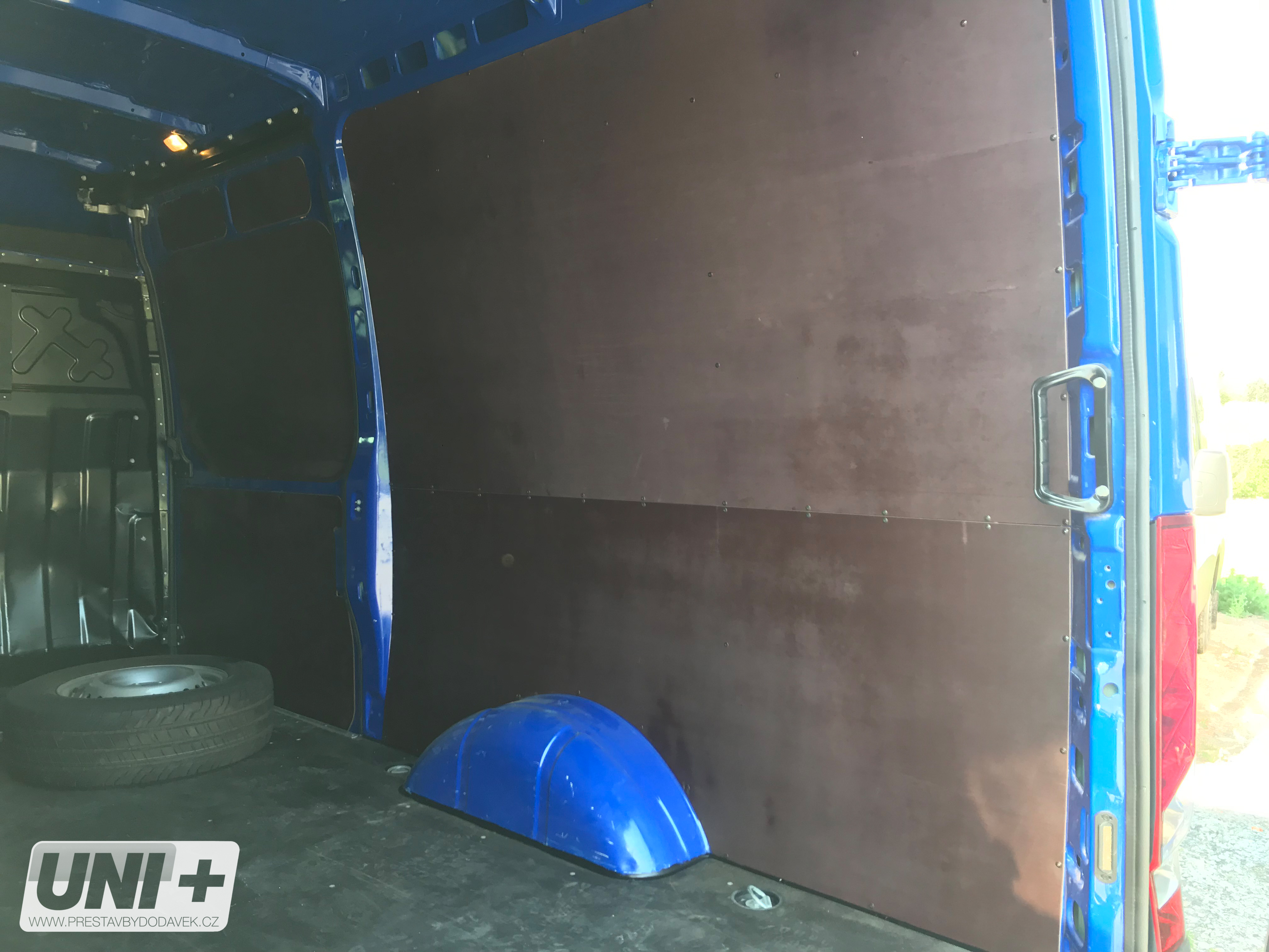 Obložení bočních stěn - překližka 6,5 mm Iveco Daily (13,4 m³)
