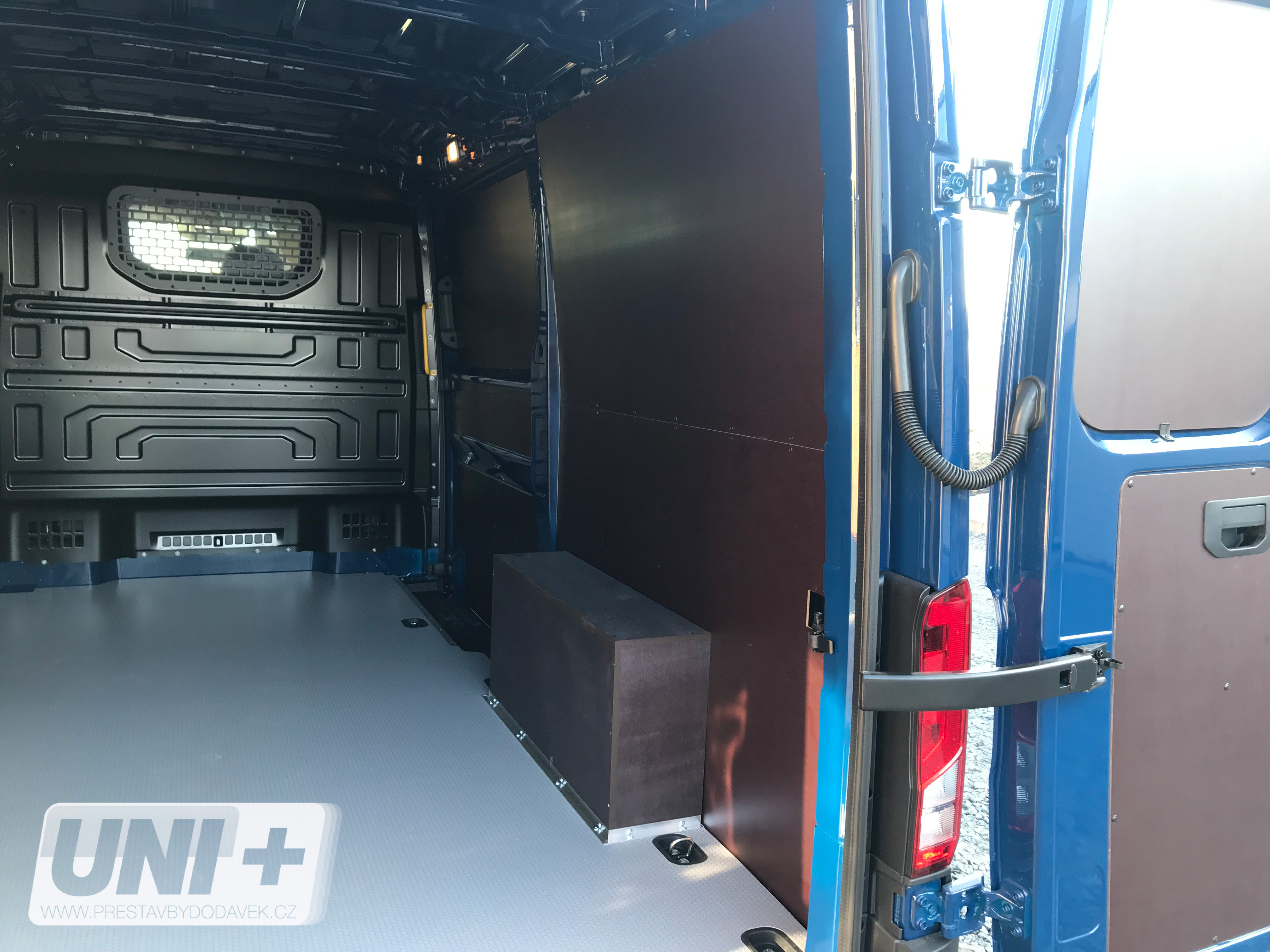 Obložení bočních stěn - překližka 4 mm Volkswagen Crafter / MAN TGE (L3H2)