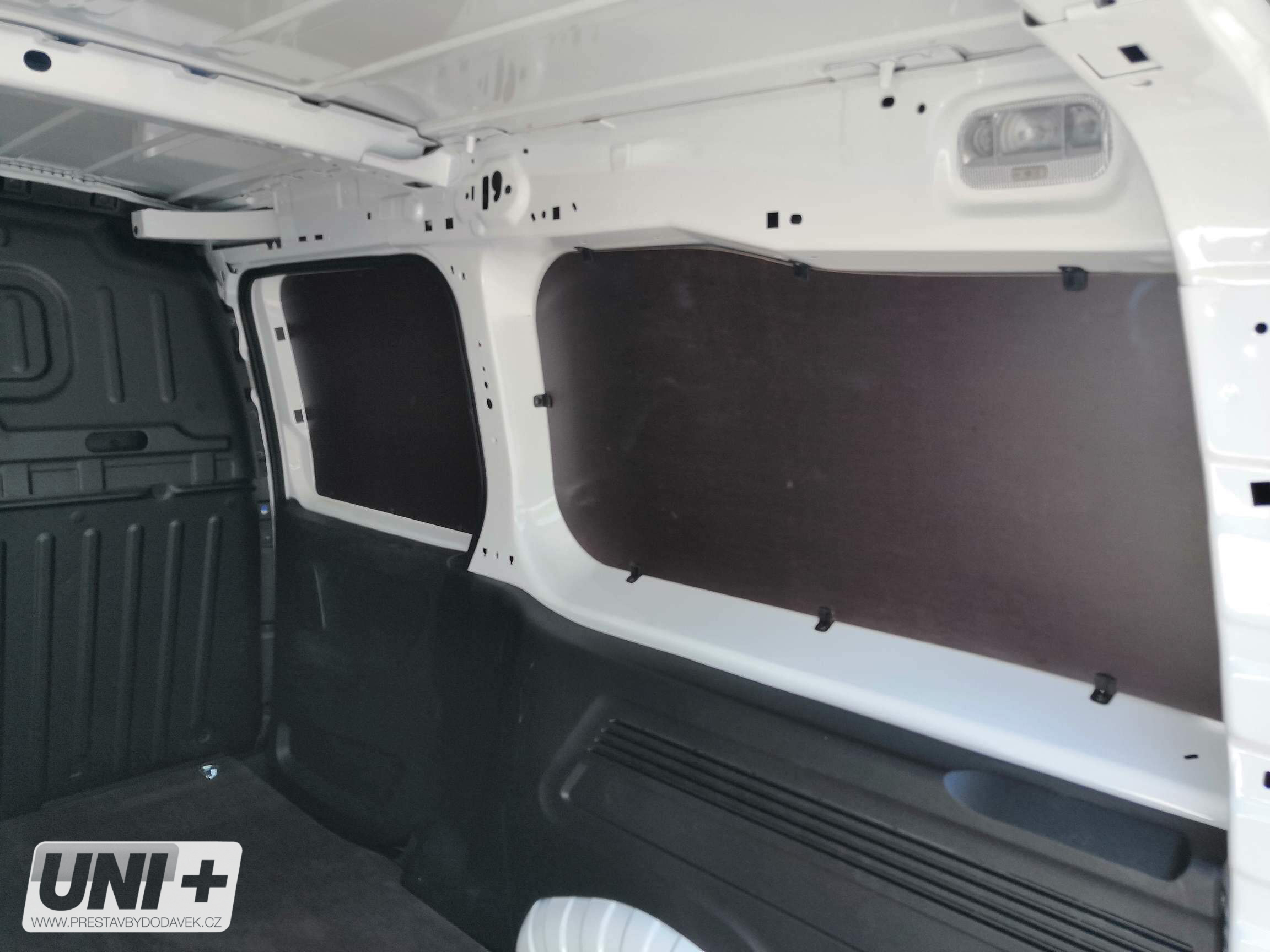 Obložení bočních stěn - překližka 4 mm Citroen Berlingo, Peugeot Partner, Opel Combo E | L2