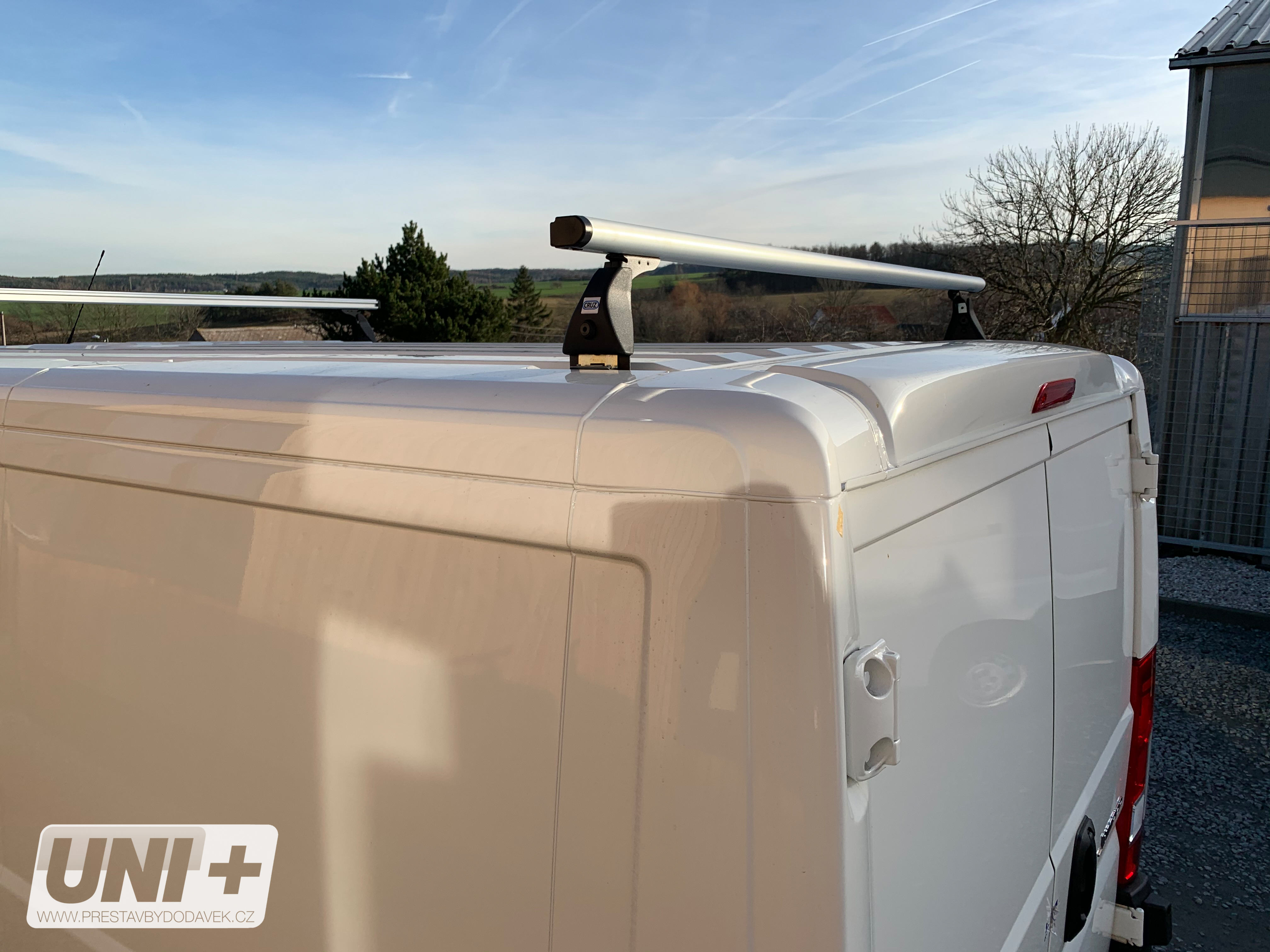 Strešní nosič CRUZ ALU Cargo (Citroen Jumper, Peugeot Boxer, Fiat Ducato) (2 příčníky) (L1H1-L4H3)