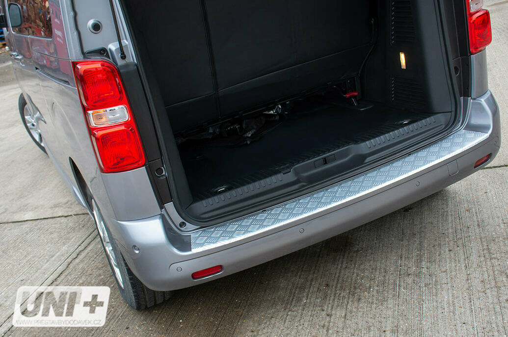 Ochranný kryt zadního prahu eloxovaný ALU. – Citroen Jumpy / Peugeot Expert / Toyota Proace