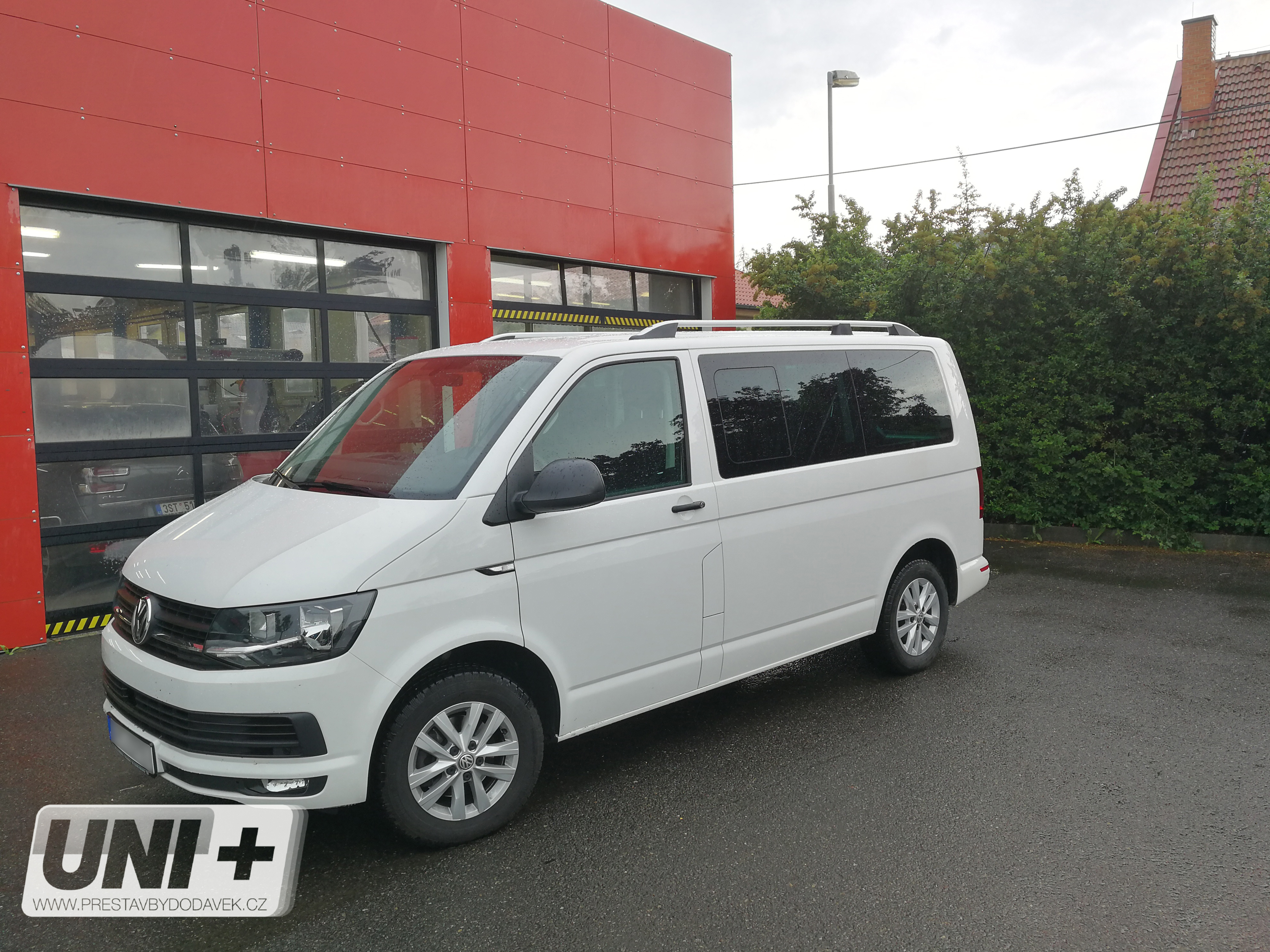 Omtec podélné střešní nosiče stříbrné Volkswagen Transporter T5/T6 a T6.1 - krátký rozvor 