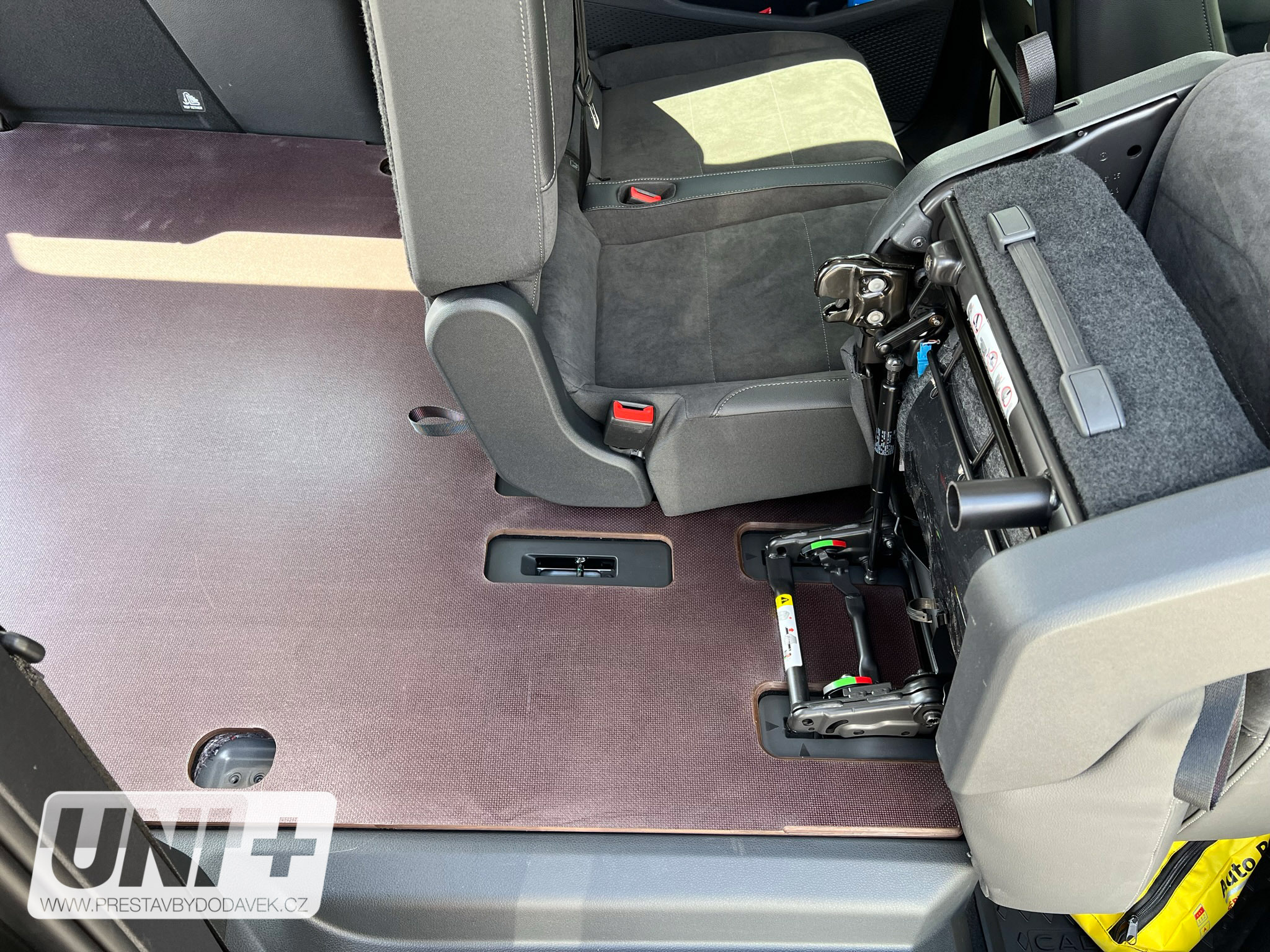 Podlaha - překližka 9 mm Volkswagen Caddy V, Ford Tourneo Connect III | L2