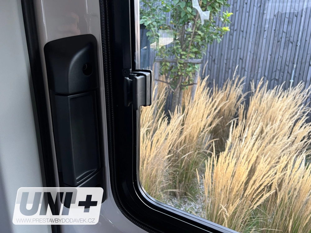 Boční posuvné okno Carbest tónované – VW Crafter / MAN TGE | pravé