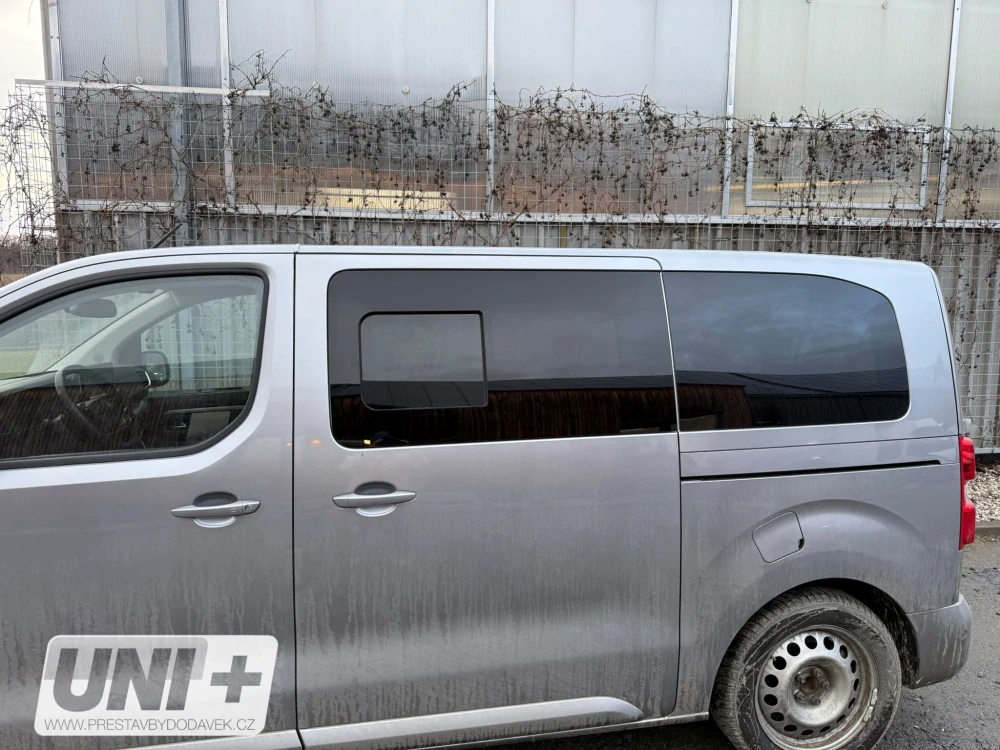 Boční posuvné okno Carbest tónované – Citroen Jumpy / Peugeot Expert / Toyota Proace | levé