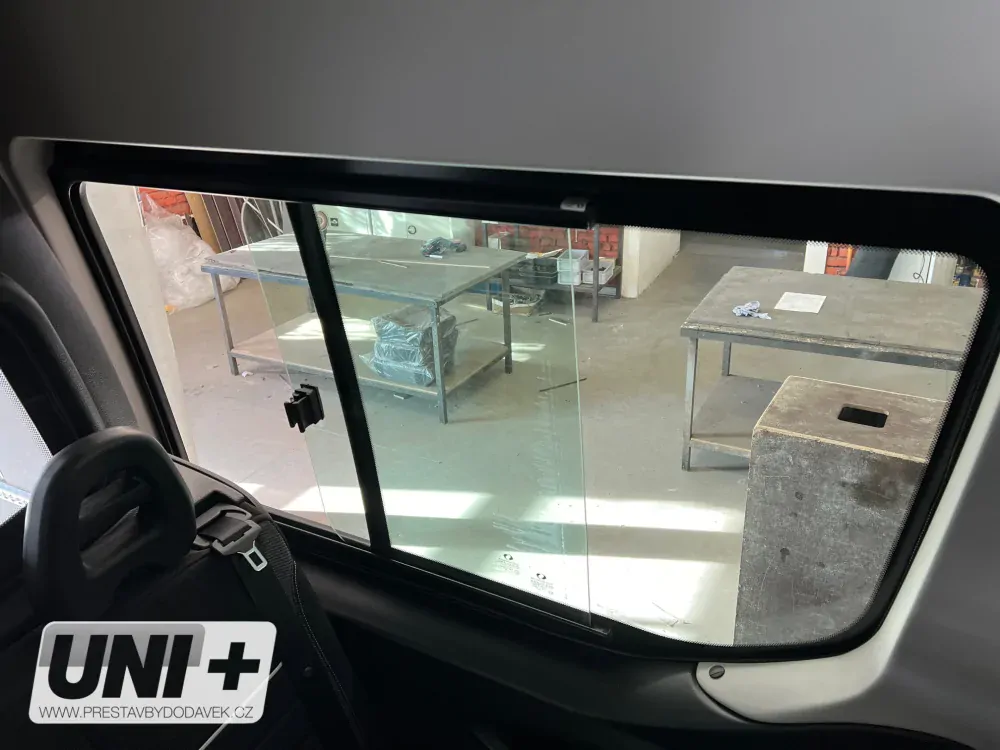 Boční levé posuvné okno | Iveco Daily 10,8m³-19,6m³