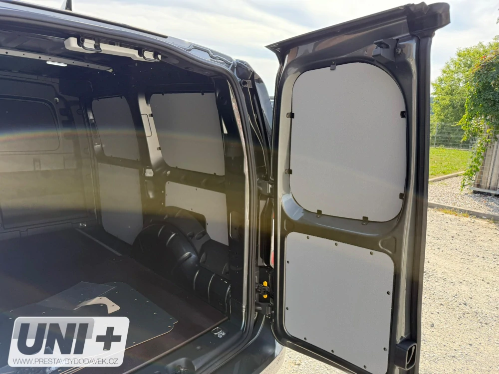 Obložení bočních stěn - polypropylen IP 4 mm Volkswagen Caddy Maxi, Ford Connect | L2
