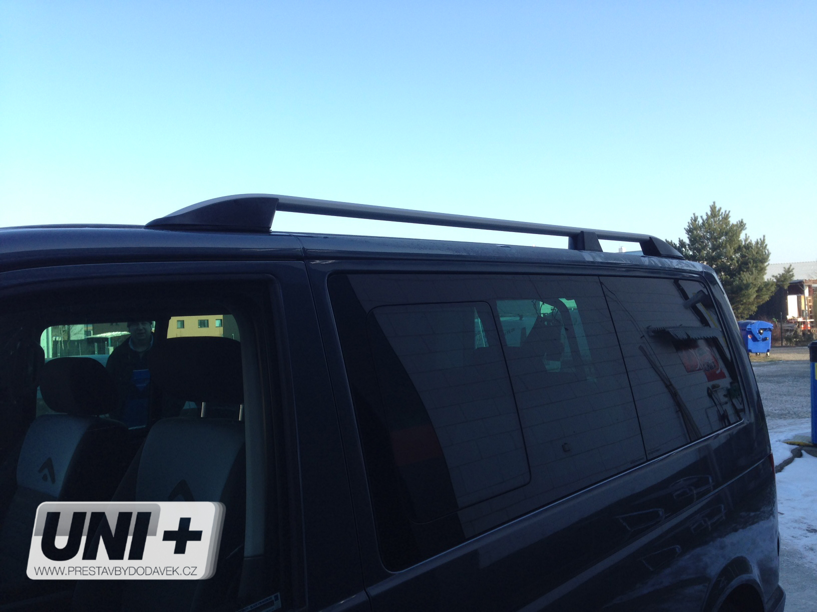 Omtec podélné střešní nosiče stříbrné Volkswagen Transporter T5/T6 a T6.1 - dlouhý rozvor