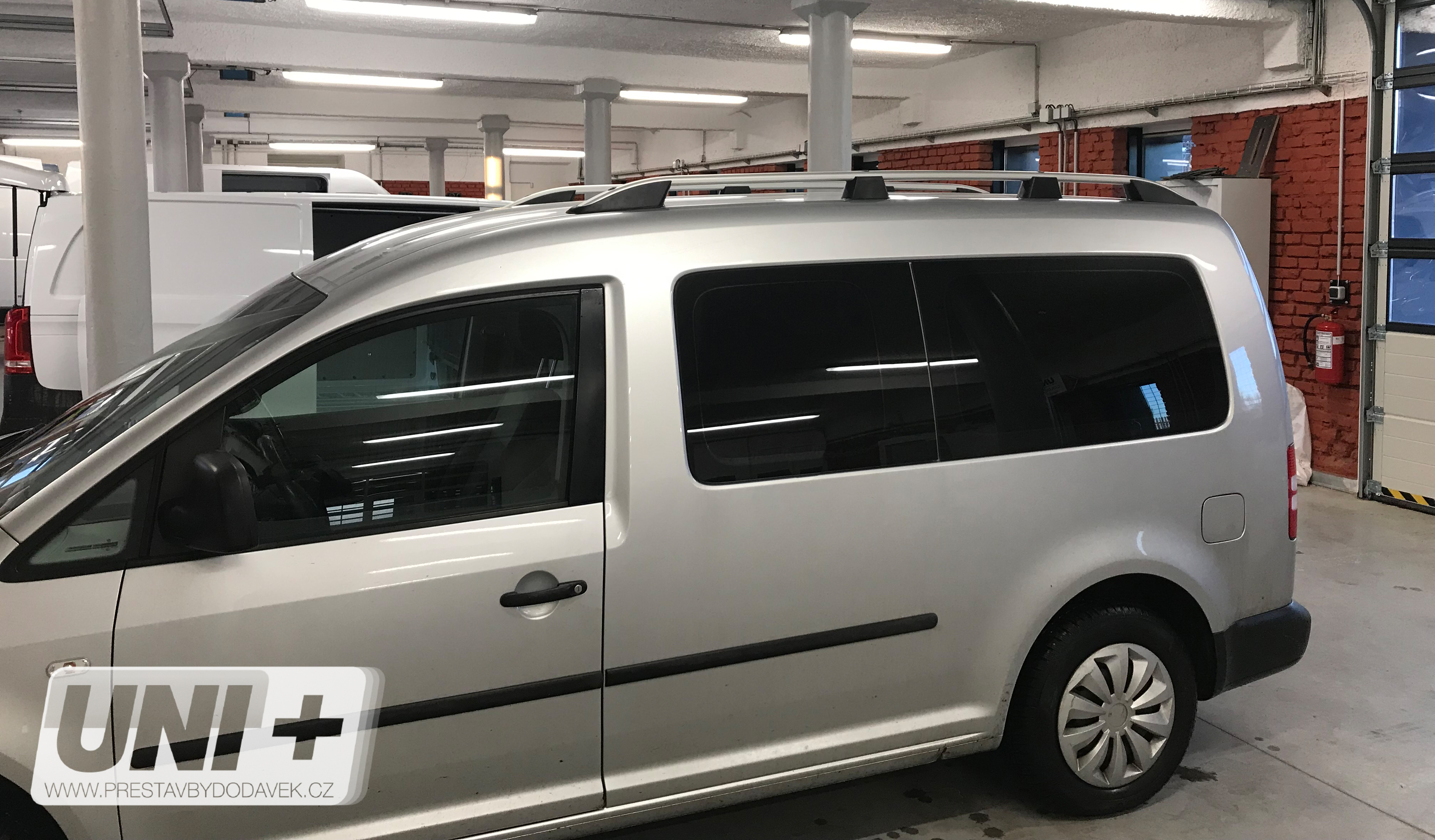 Omtec podélné střešní nosiče stříbrné - Volkswagen Caddy IV MAXI