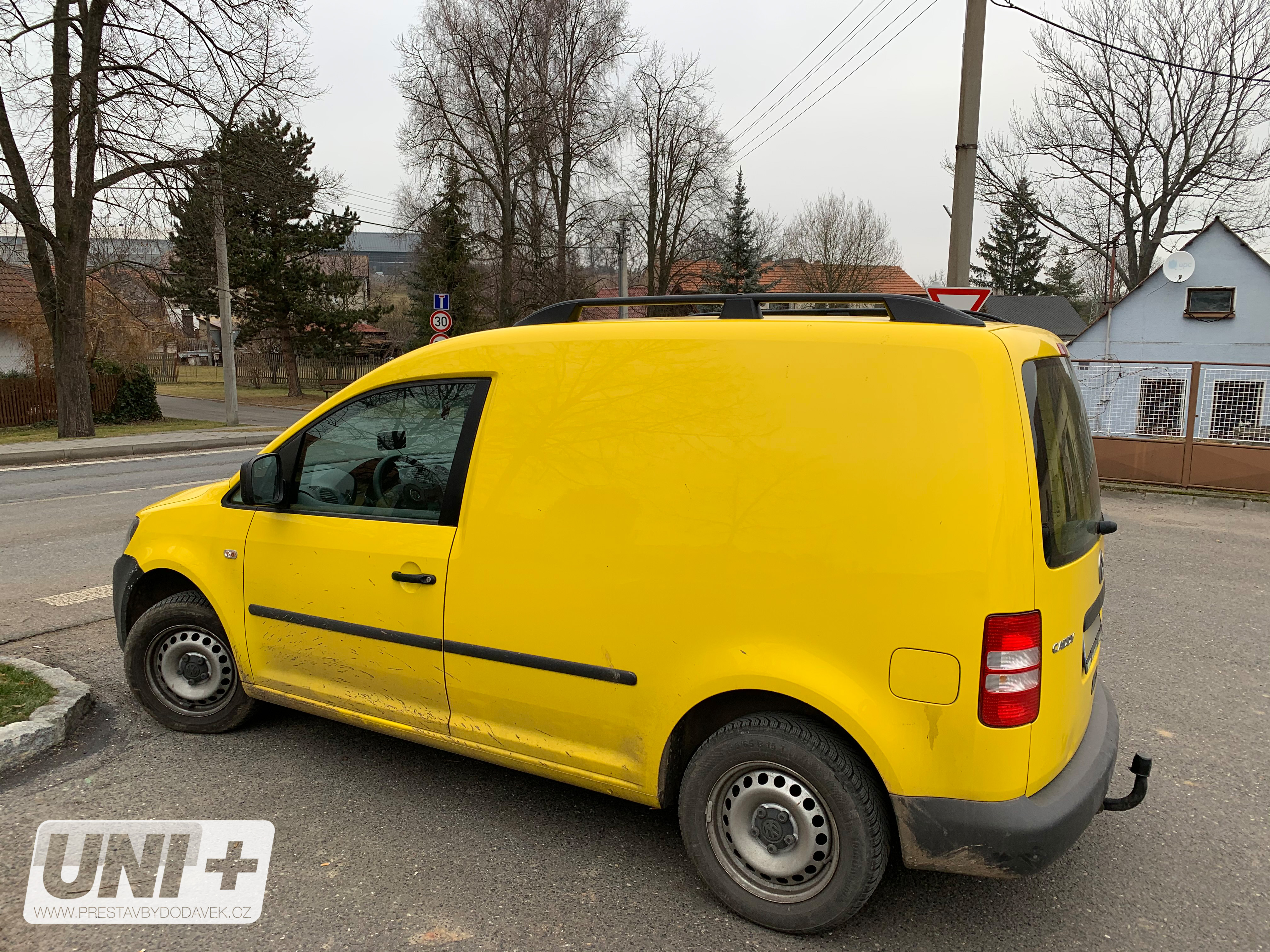 Omtec podélné střešní nosiče černé - Volkswagen Caddy IV