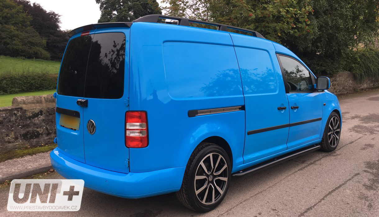 Omtec podélné střešní nosiče černé - Volkswagen Caddy IV MAXI