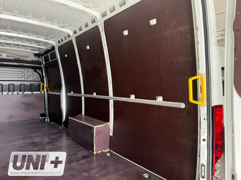 Obložení bočních stěn - překližka 4 mm Iveco Daily (16 m³)
