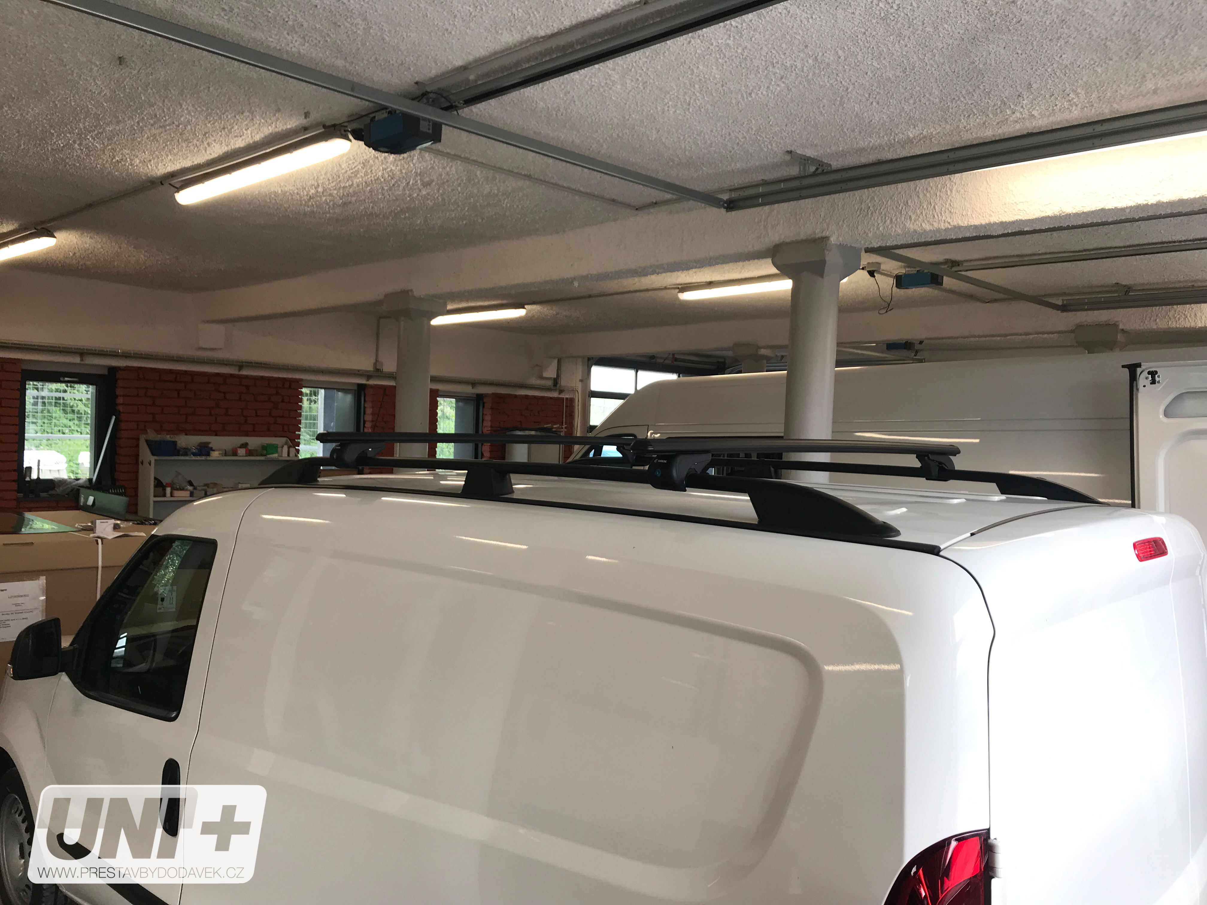 Omtec podélné střešní nosiče černé - Fiat Doblo / Opel Combo (L2 - MAXI)