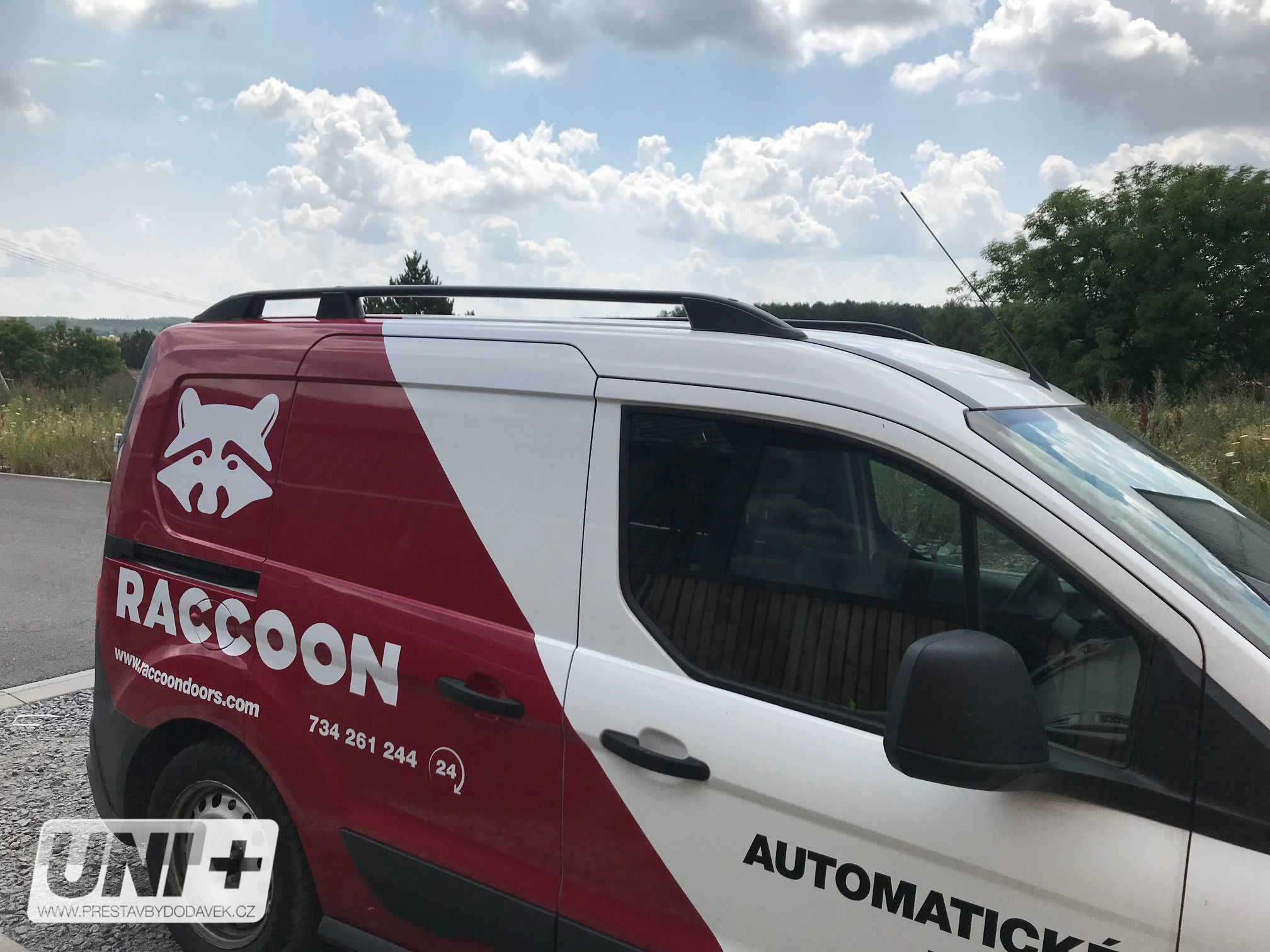 Omtec podélné střešní nosiče černé - Ford Connect (L1)