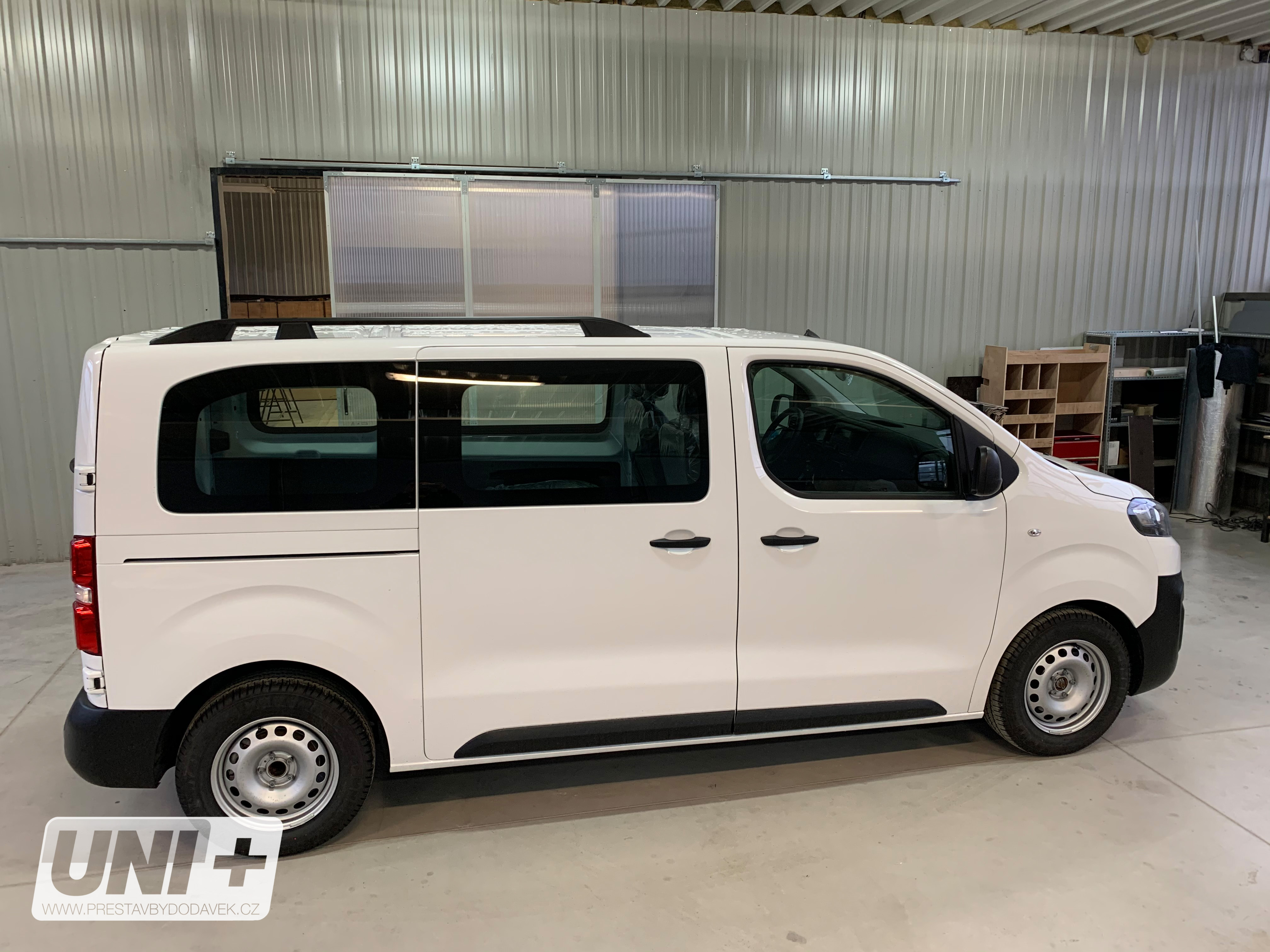 Omtec podélné střešní nosiče černé - Citroen Jumpy (L2) / Peugeot Expert (L2) / Opel Vivaro (M) / Toyota Proace (L1)
