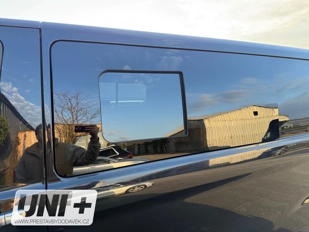 Boční posuvné okno Carbest tónované – Ford Custom V362 | levé